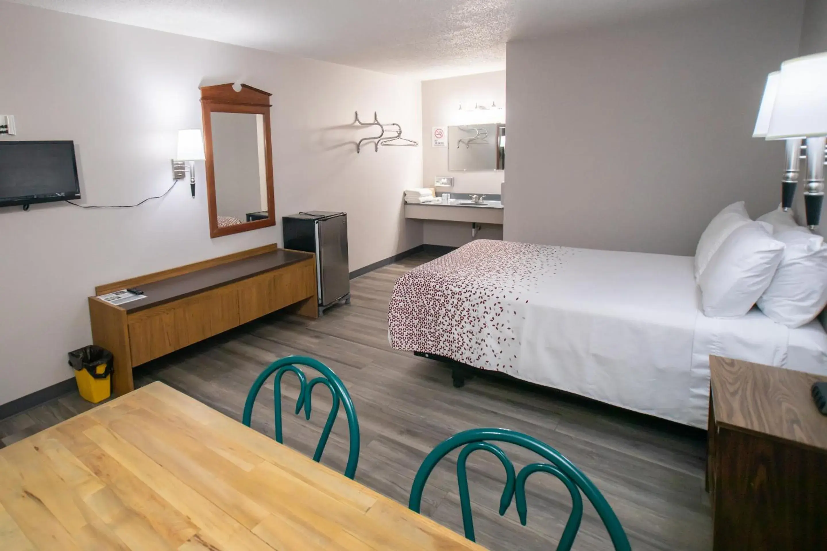 Photo of the whole room, Bed in Shady Rest Motel Photo of the whole room, Bed in Shady Rest Motel