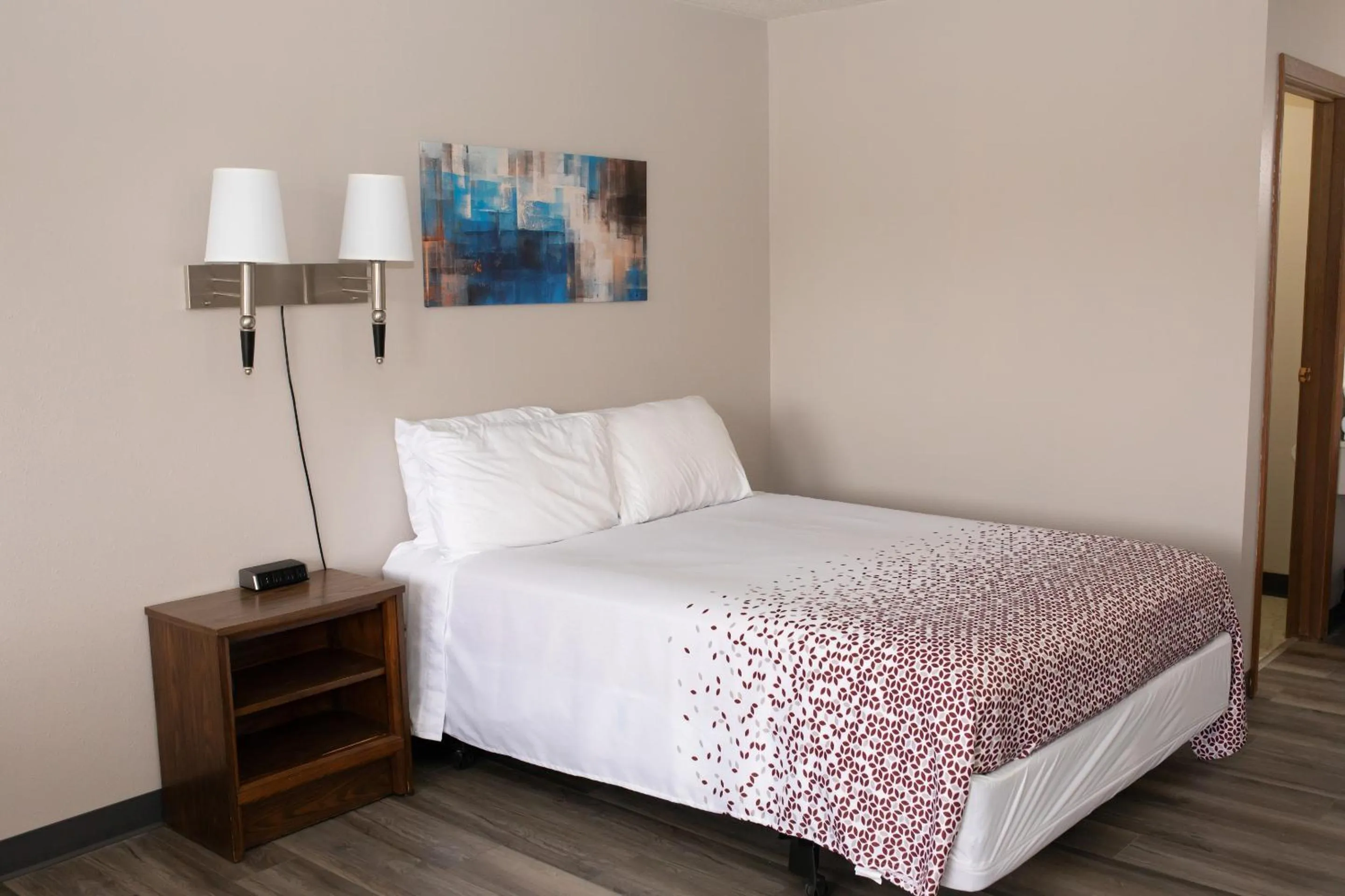 Bedroom, Bed in Shady Rest Motel