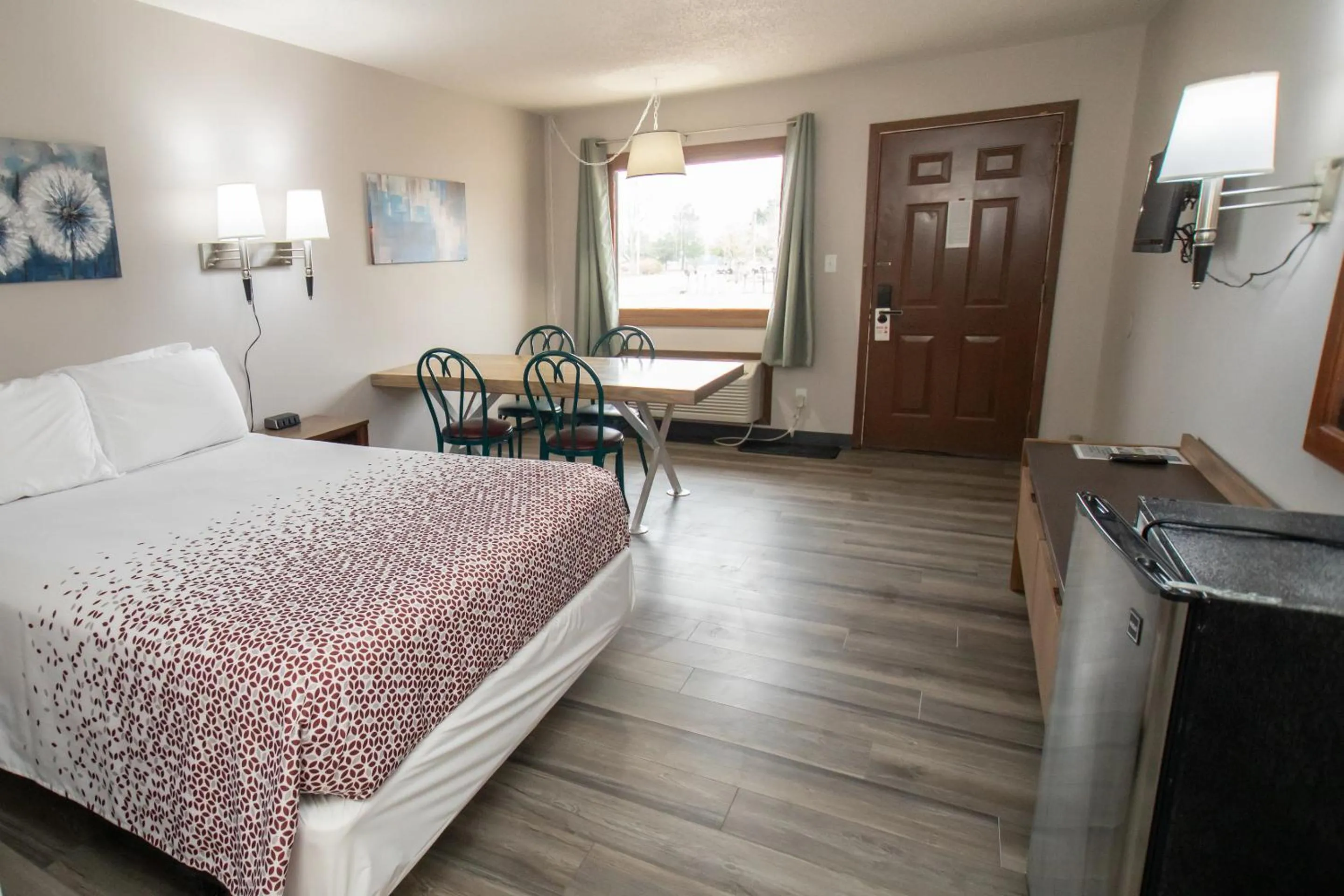 Photo of the whole room, Bed in Shady Rest Motel