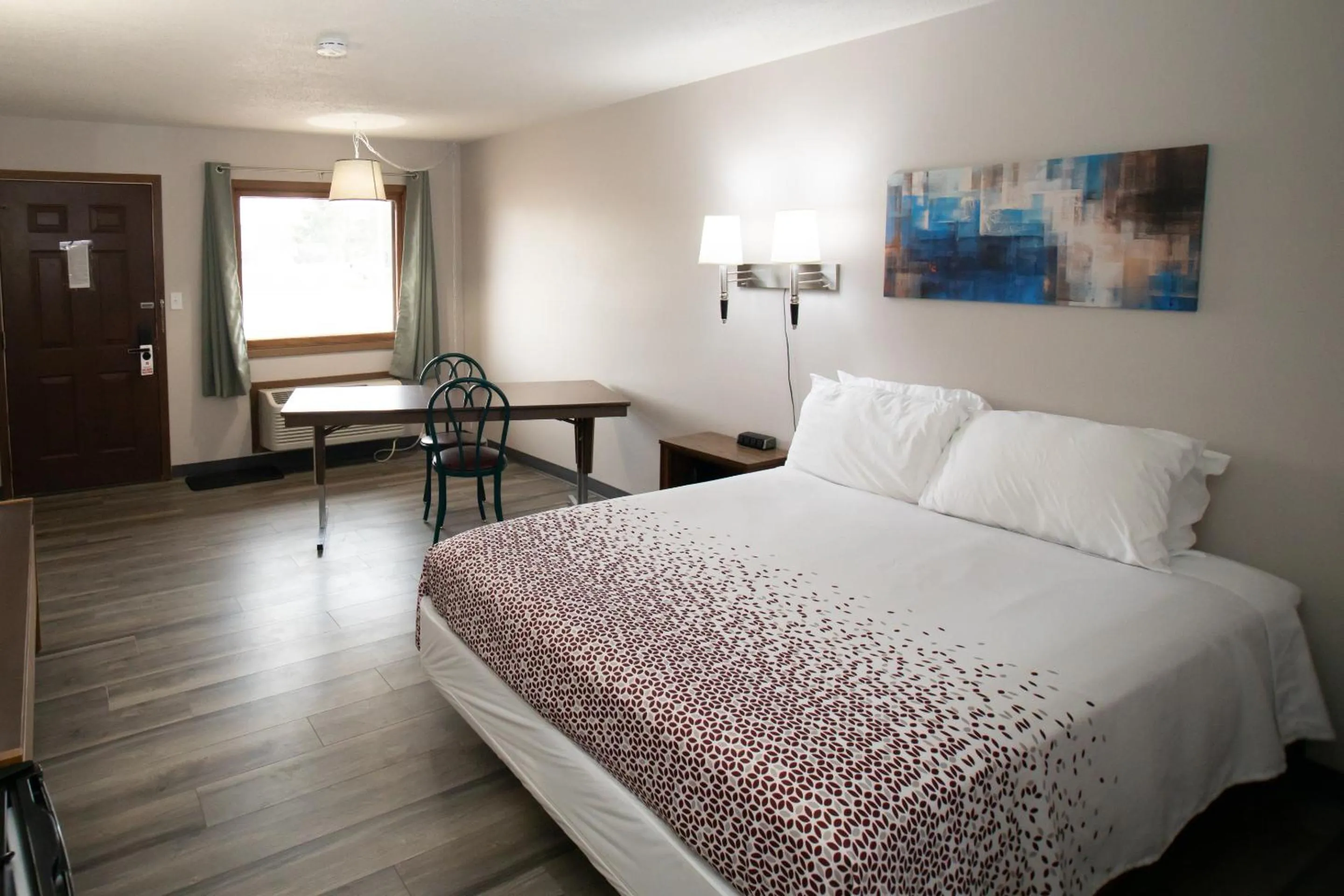 Photo of the whole room, Bed in Shady Rest Motel