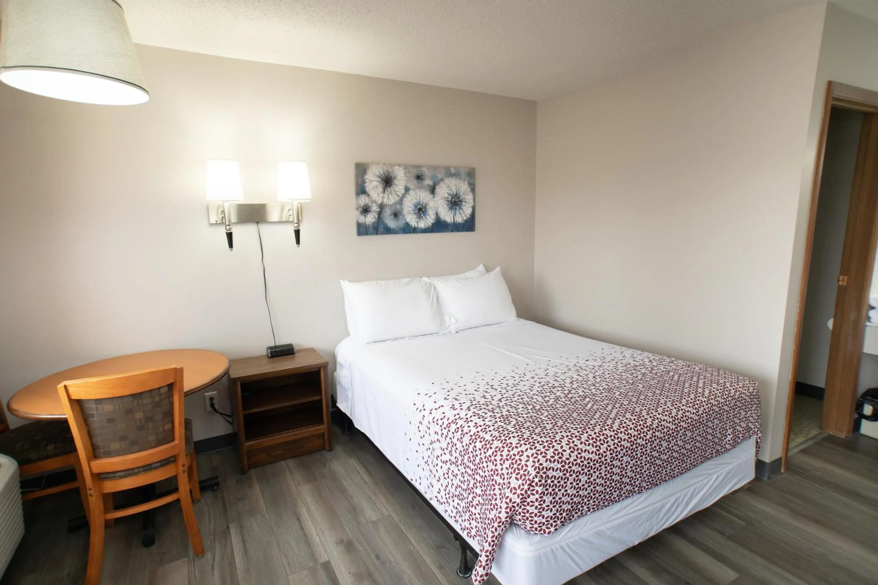 Bedroom, Bed in Shady Rest Motel