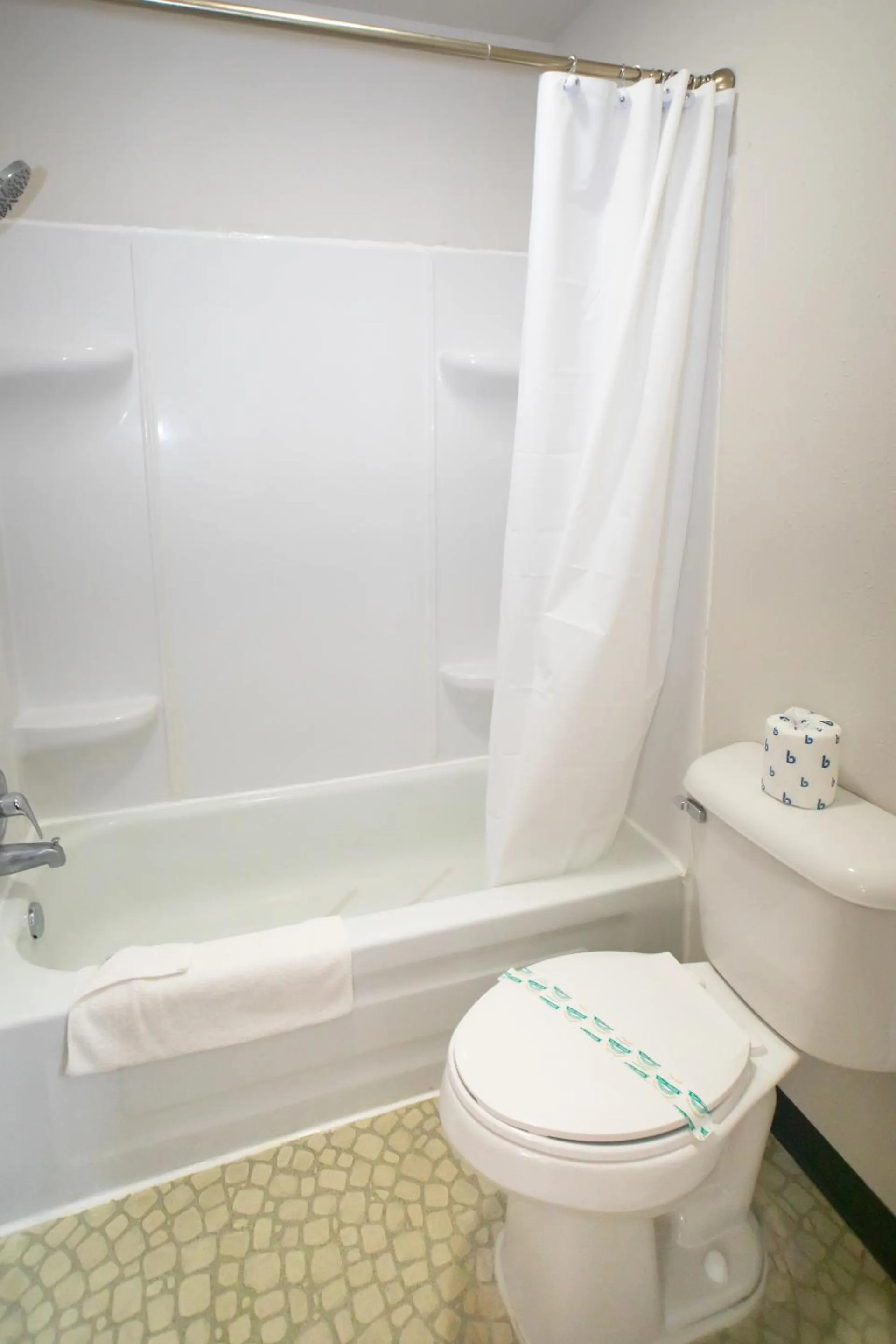 Bathroom in Shady Rest Motel