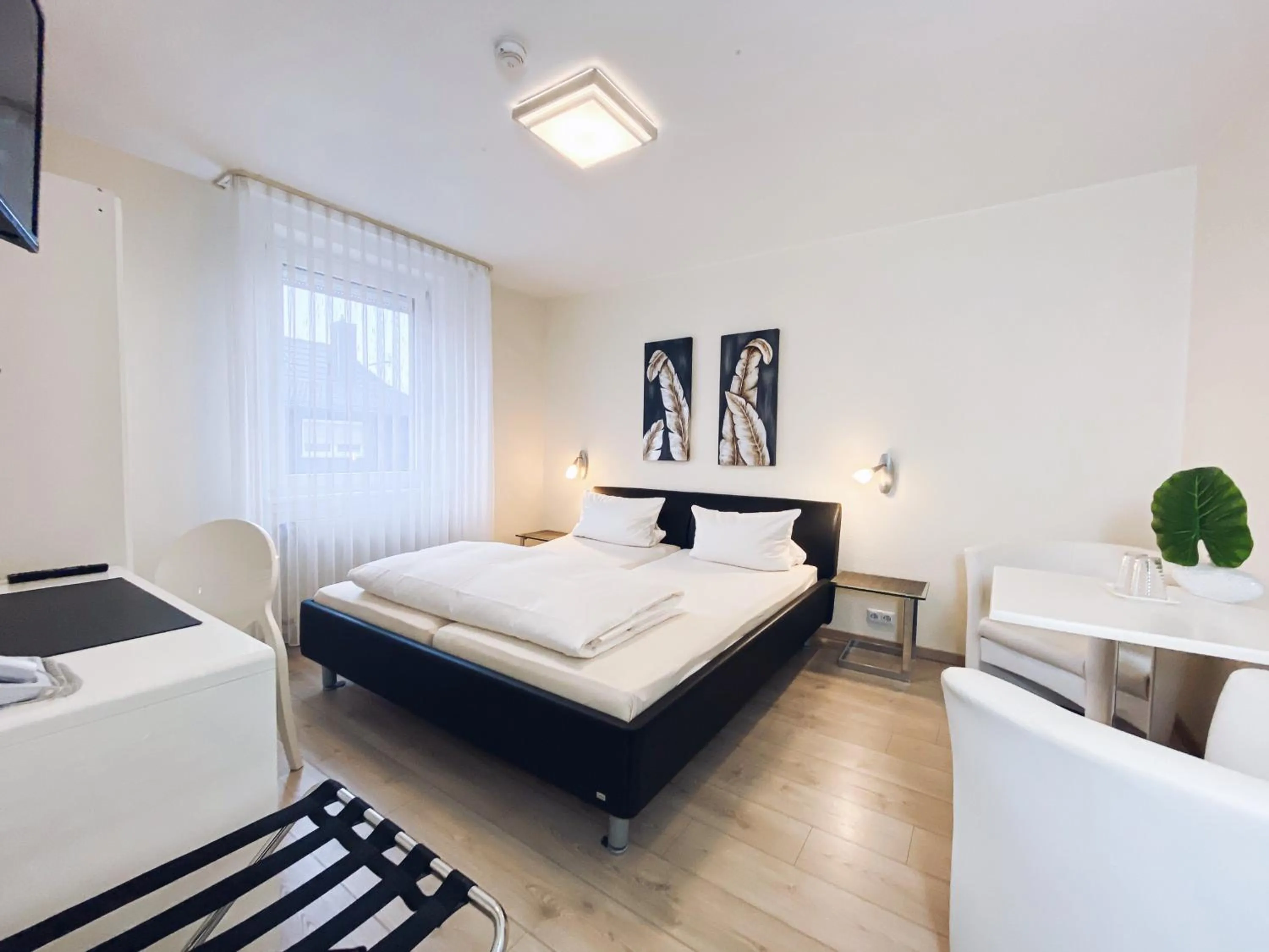 Photo of the whole room, Bed in Hotel Restaurant Alt Pirmasens