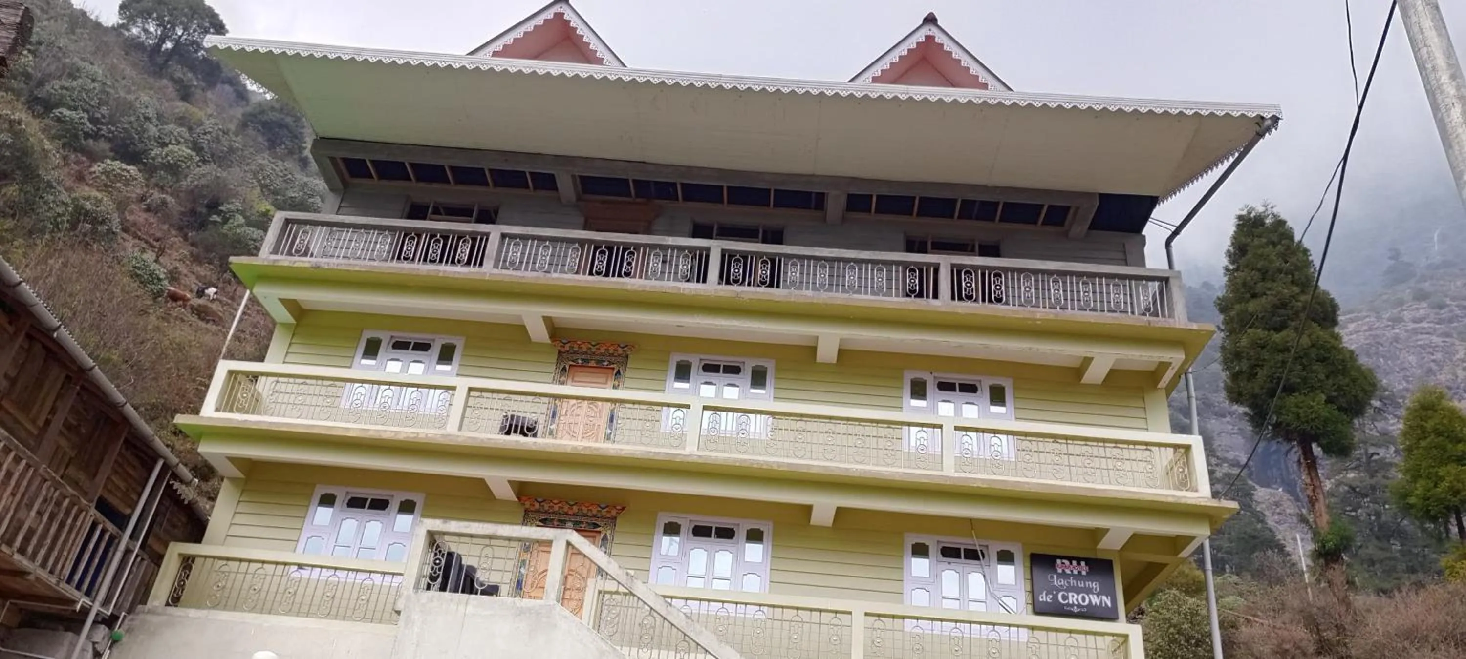 Property building in Rufina Lachung de'CROWN