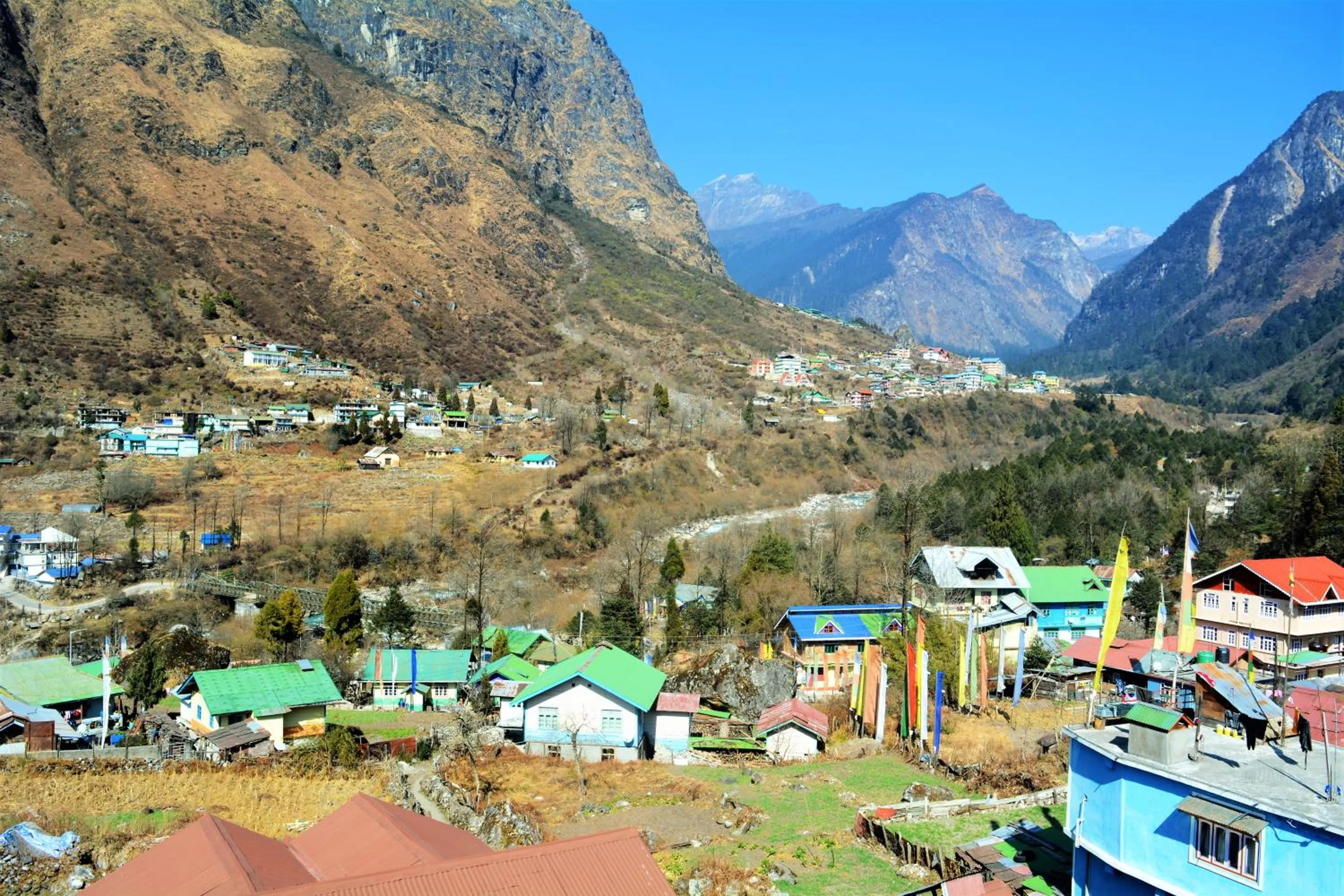 Mountain view in Rufina Lachung de'CROWN