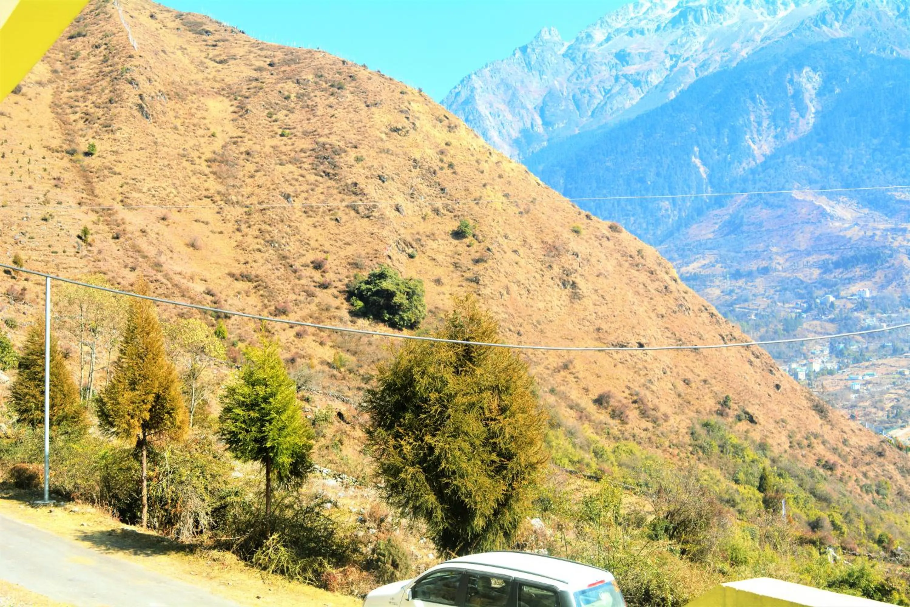 Mountain view in Rufina Lachung de'CROWN