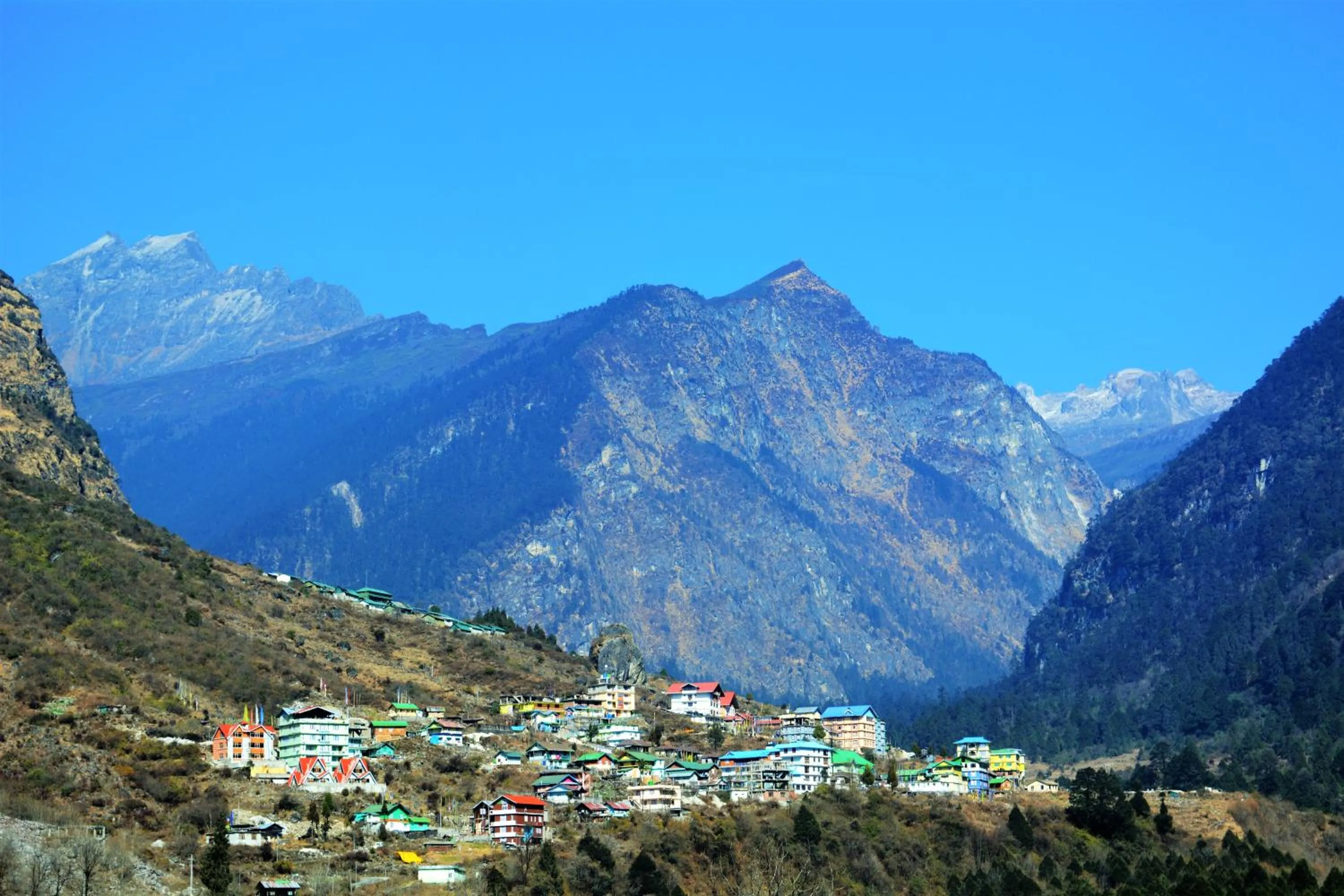 Mountain view in Rufina Lachung de'CROWN