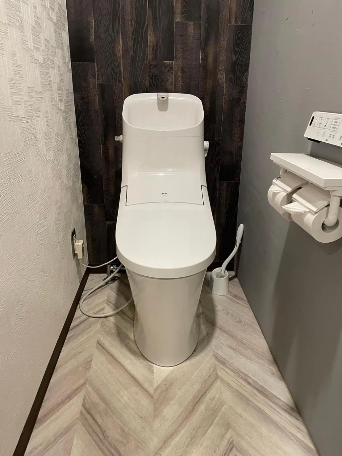 Toilet in Economy Hotel Upashi