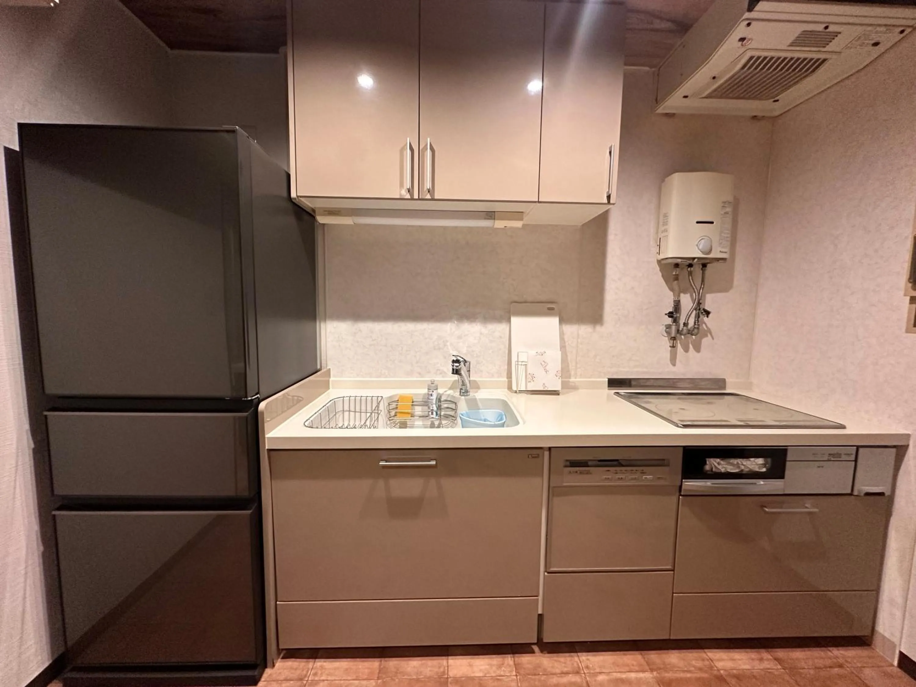 kitchen in Economy Hotel Upashi