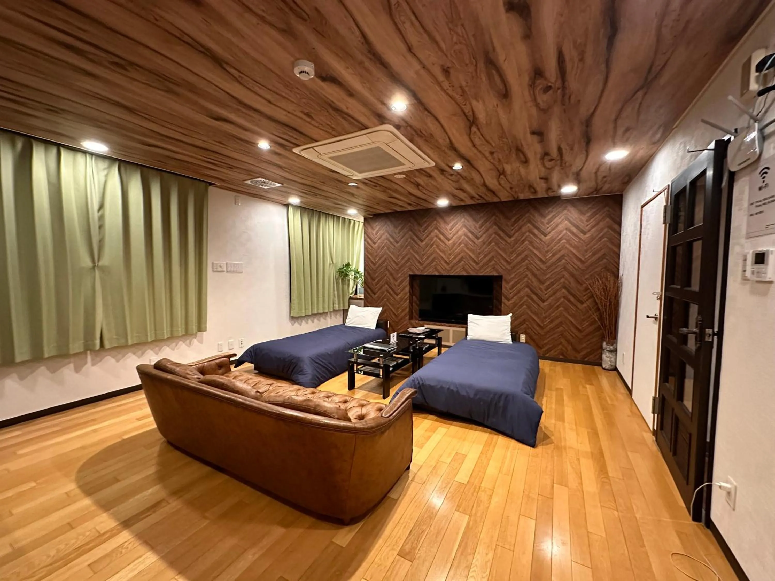 Dining area, Bed in Economy Hotel Upashi