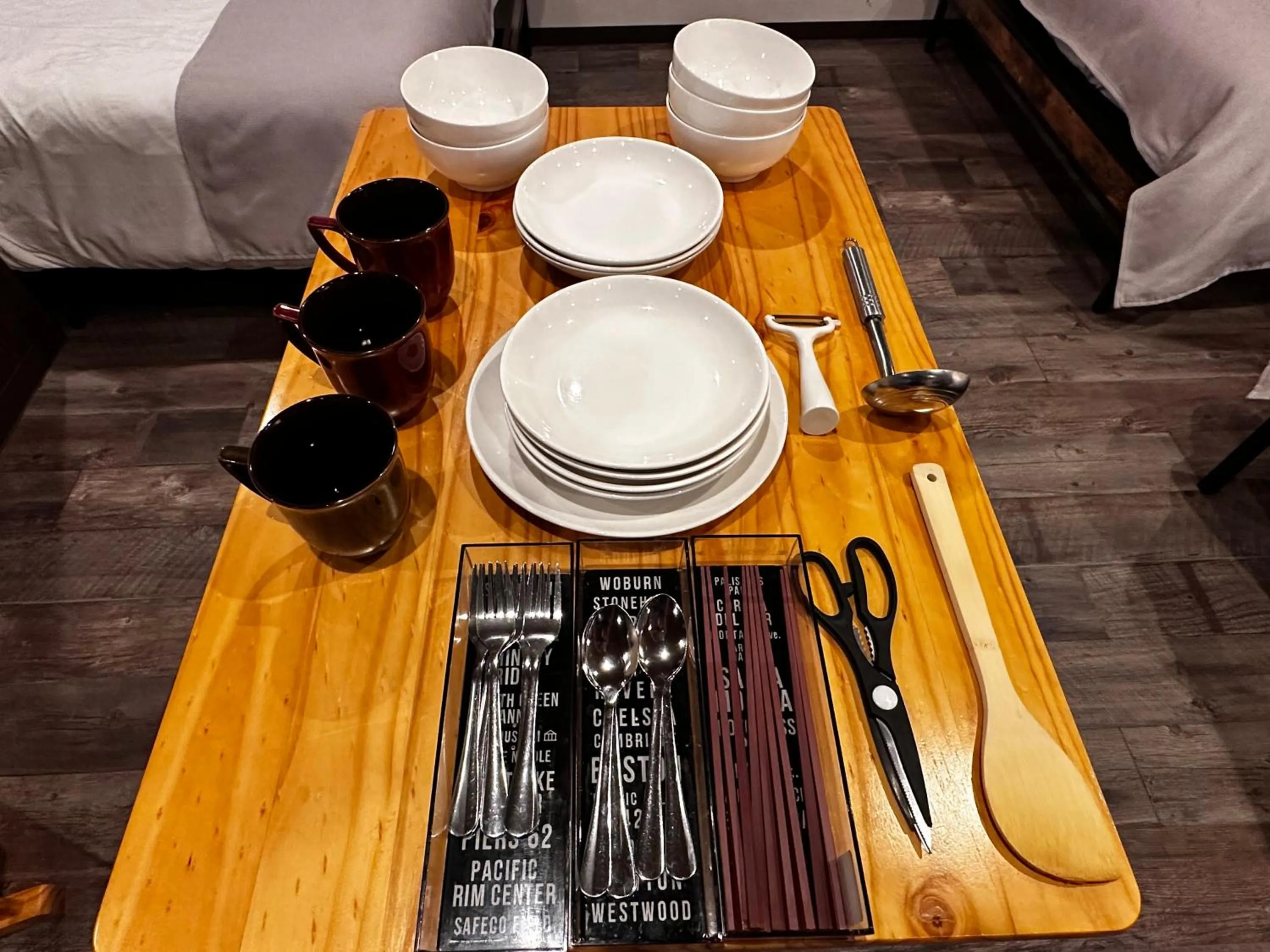 Dining area in Economy Hotel Upashi