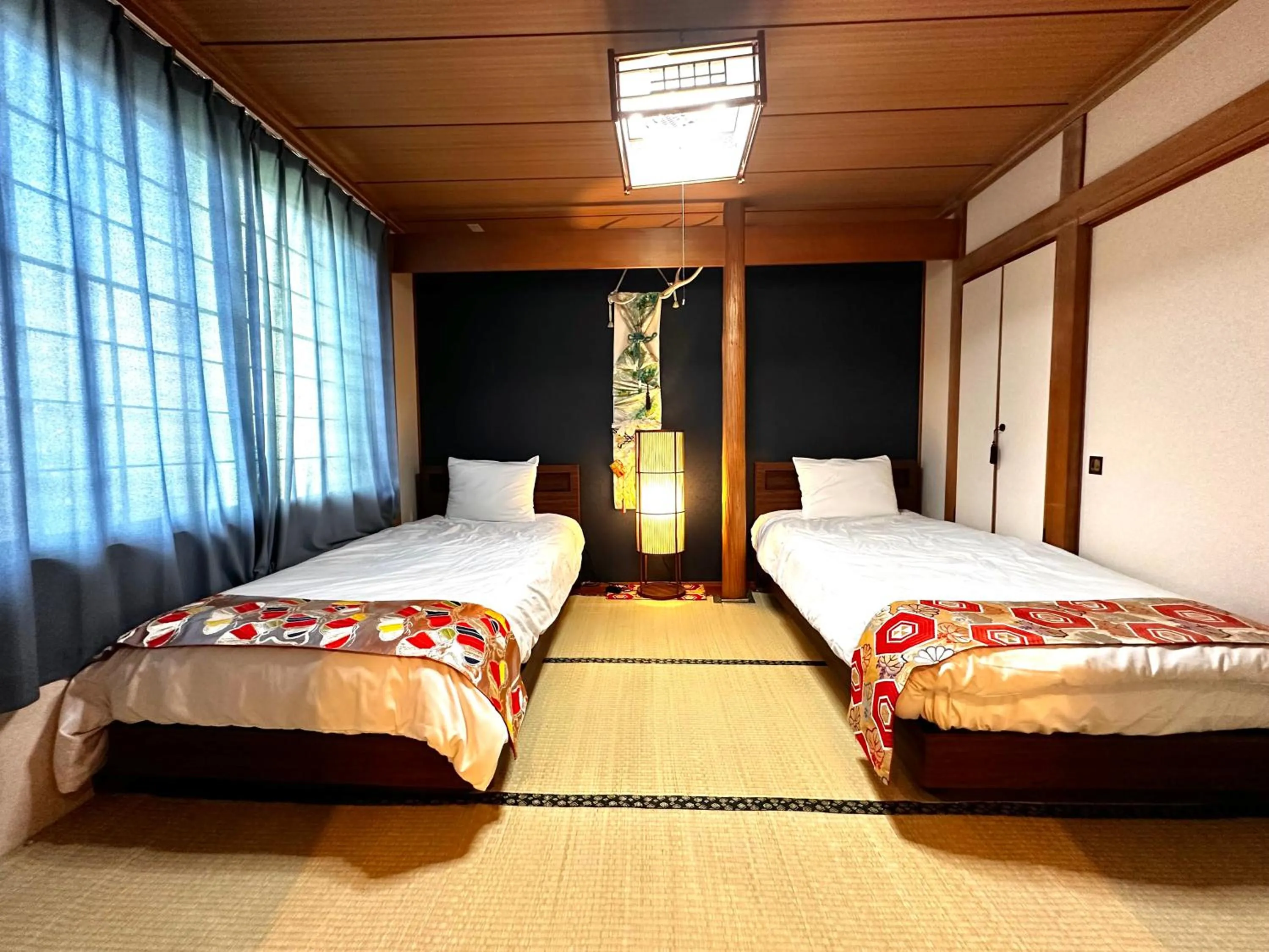 Bed in Economy Hotel Upashi