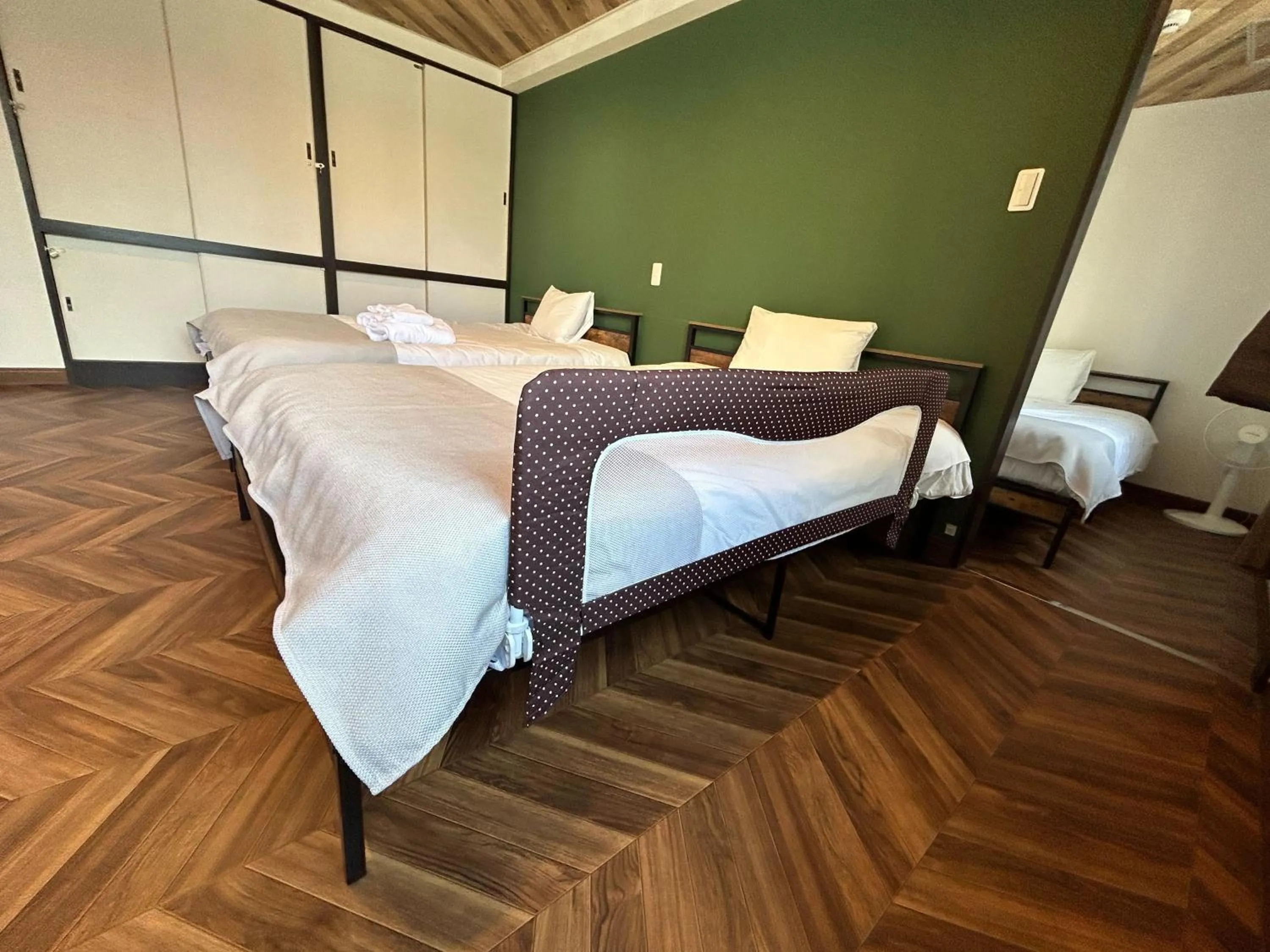 Bed in Economy Hotel Upashi