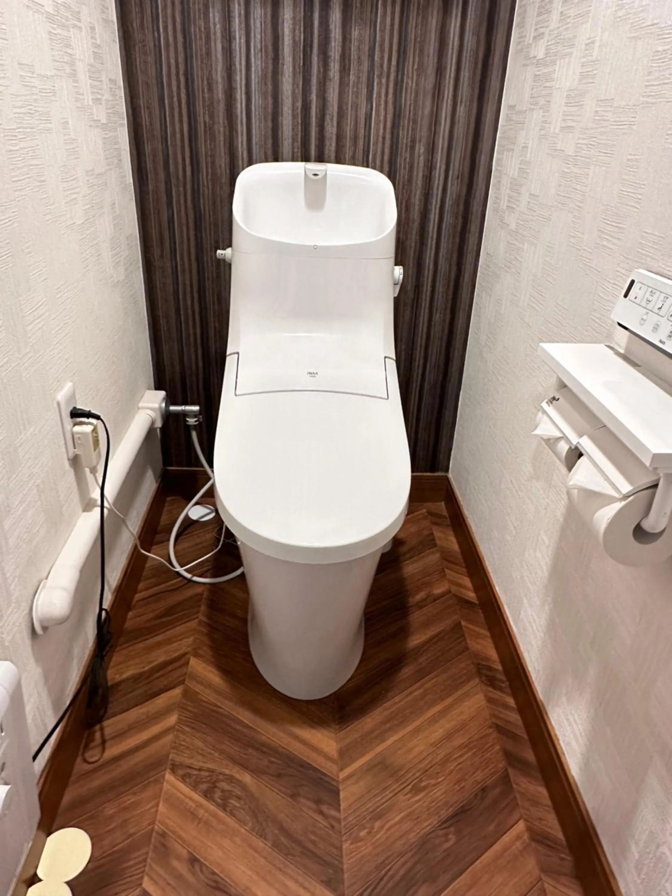 Toilet in Economy Hotel Upashi