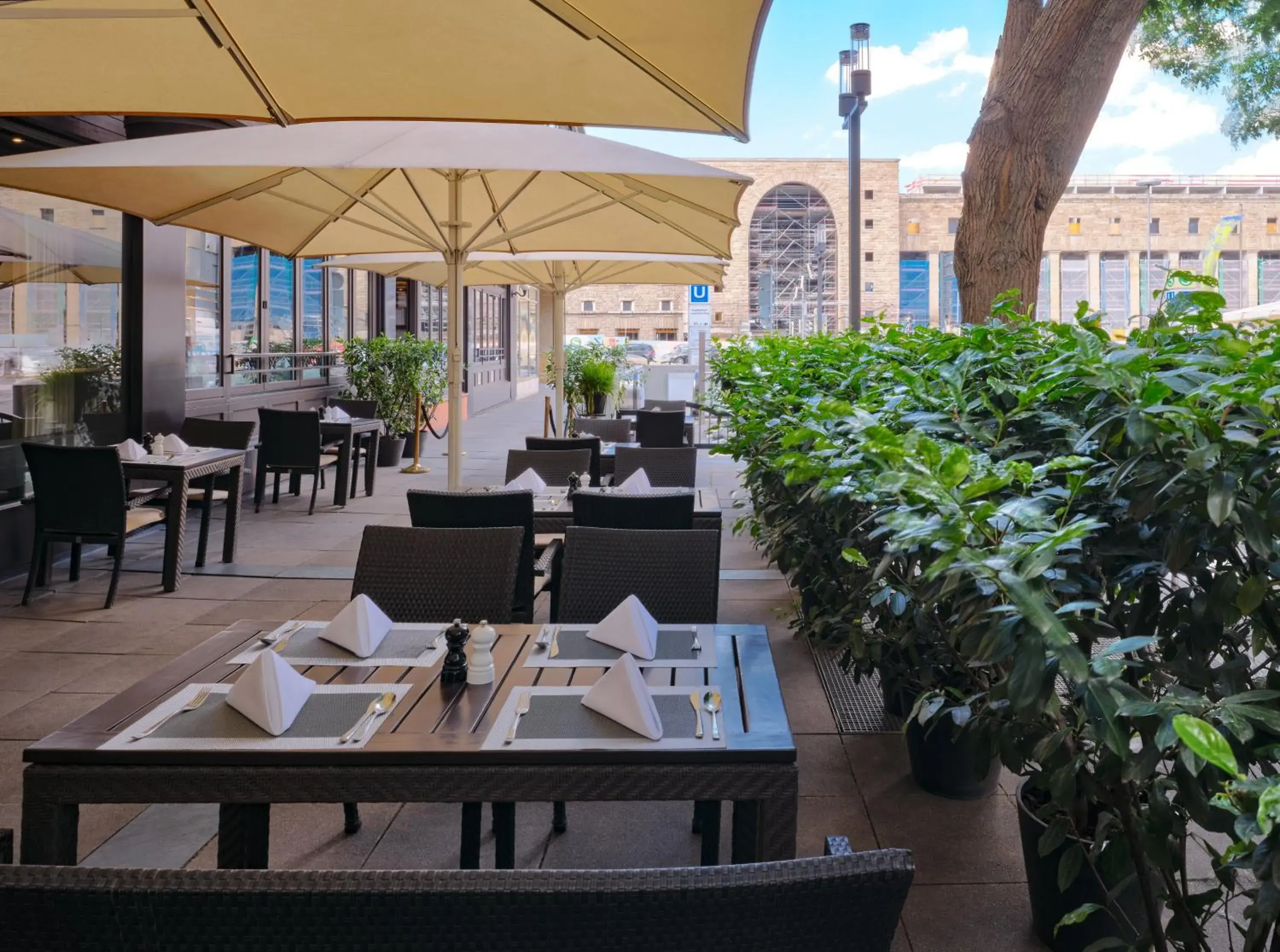 Restaurant/places to eat in Steigenberger Graf Zeppelin Restaurant/places to eat in Steigenberger Graf Zeppelin