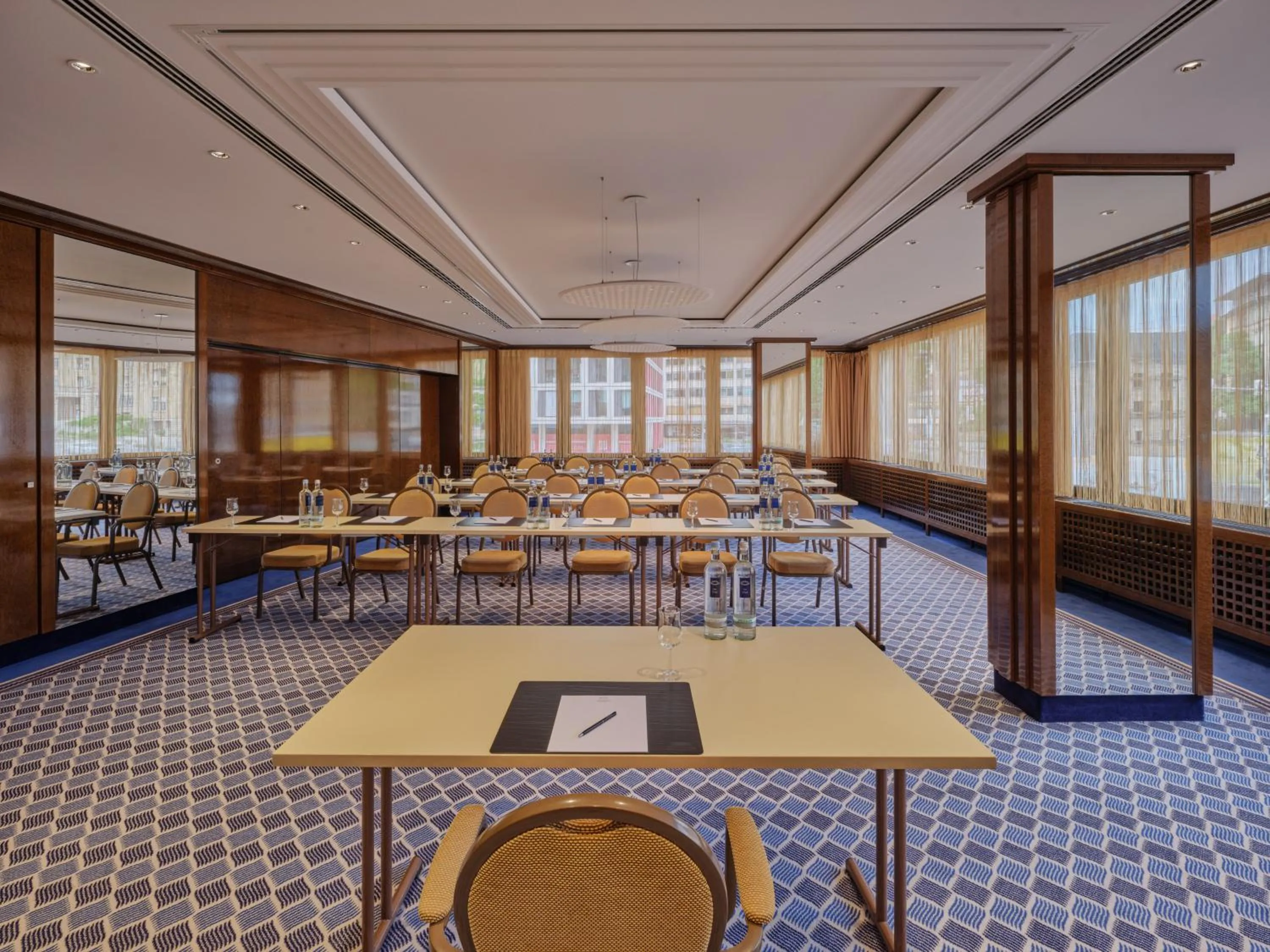 Meeting/conference room in Steigenberger Graf Zeppelin