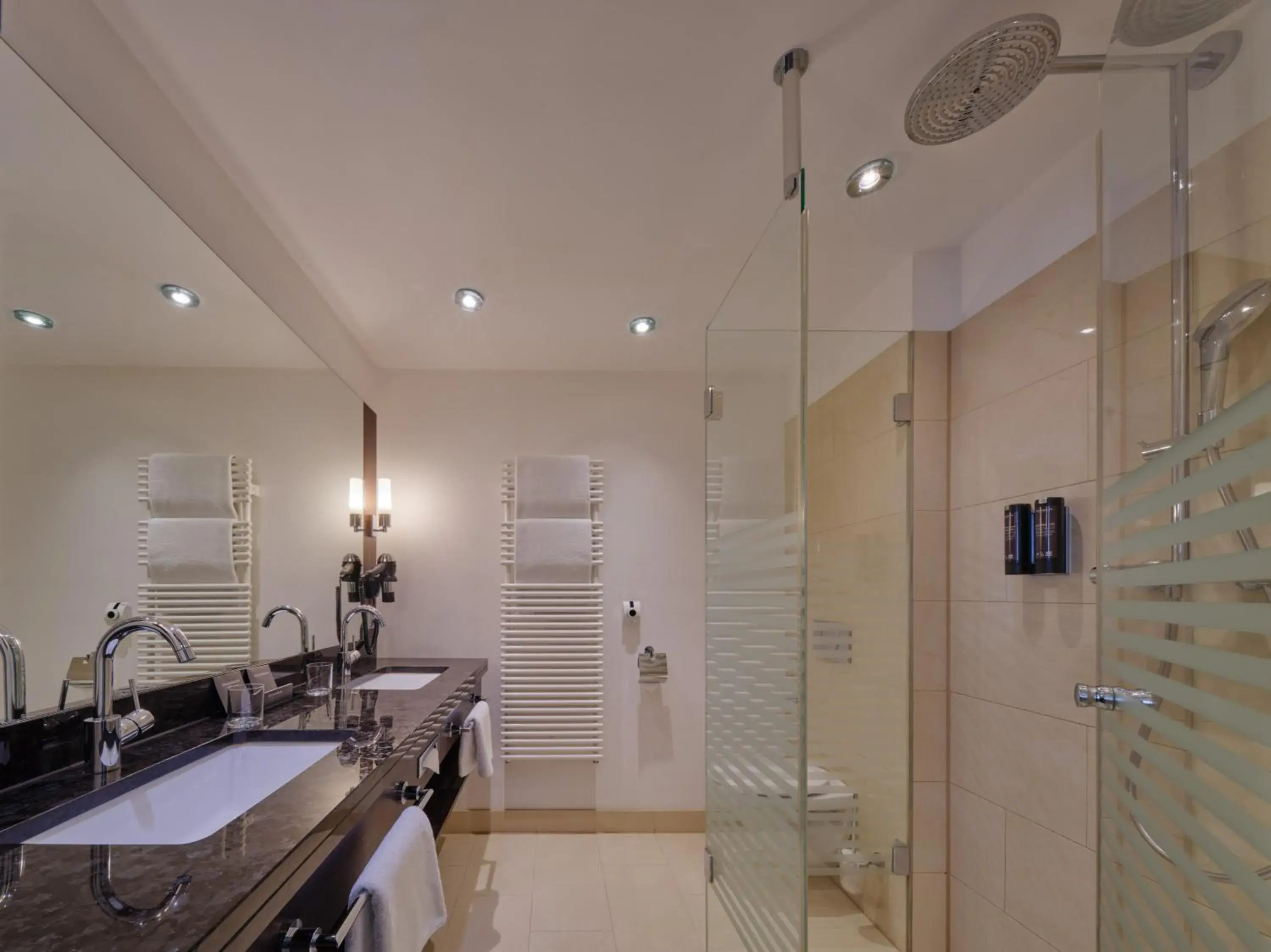 Deluxe Room in Steigenberger Graf Zeppelin Deluxe Room in Steigenberger Graf Zeppelin