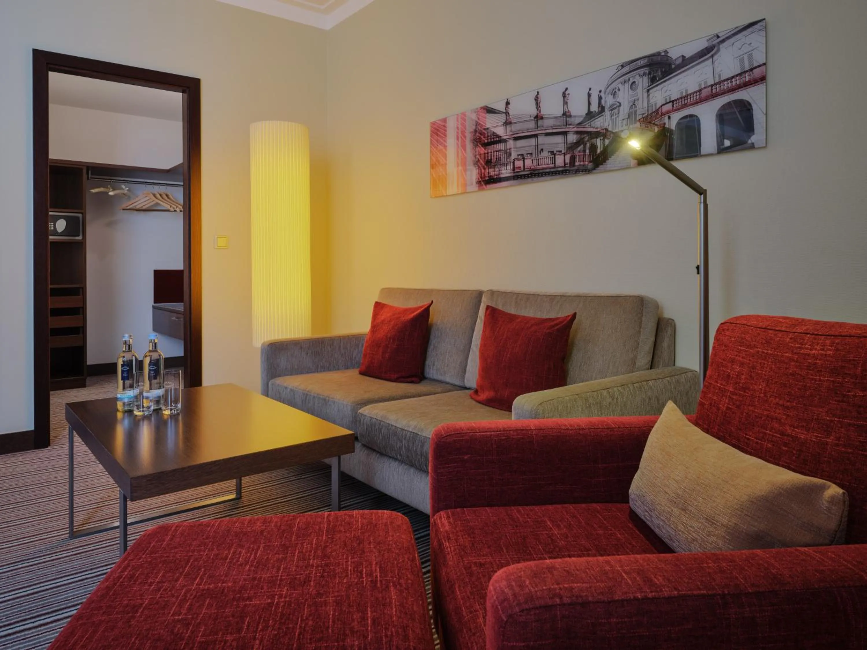 Living room in Steigenberger Graf Zeppelin