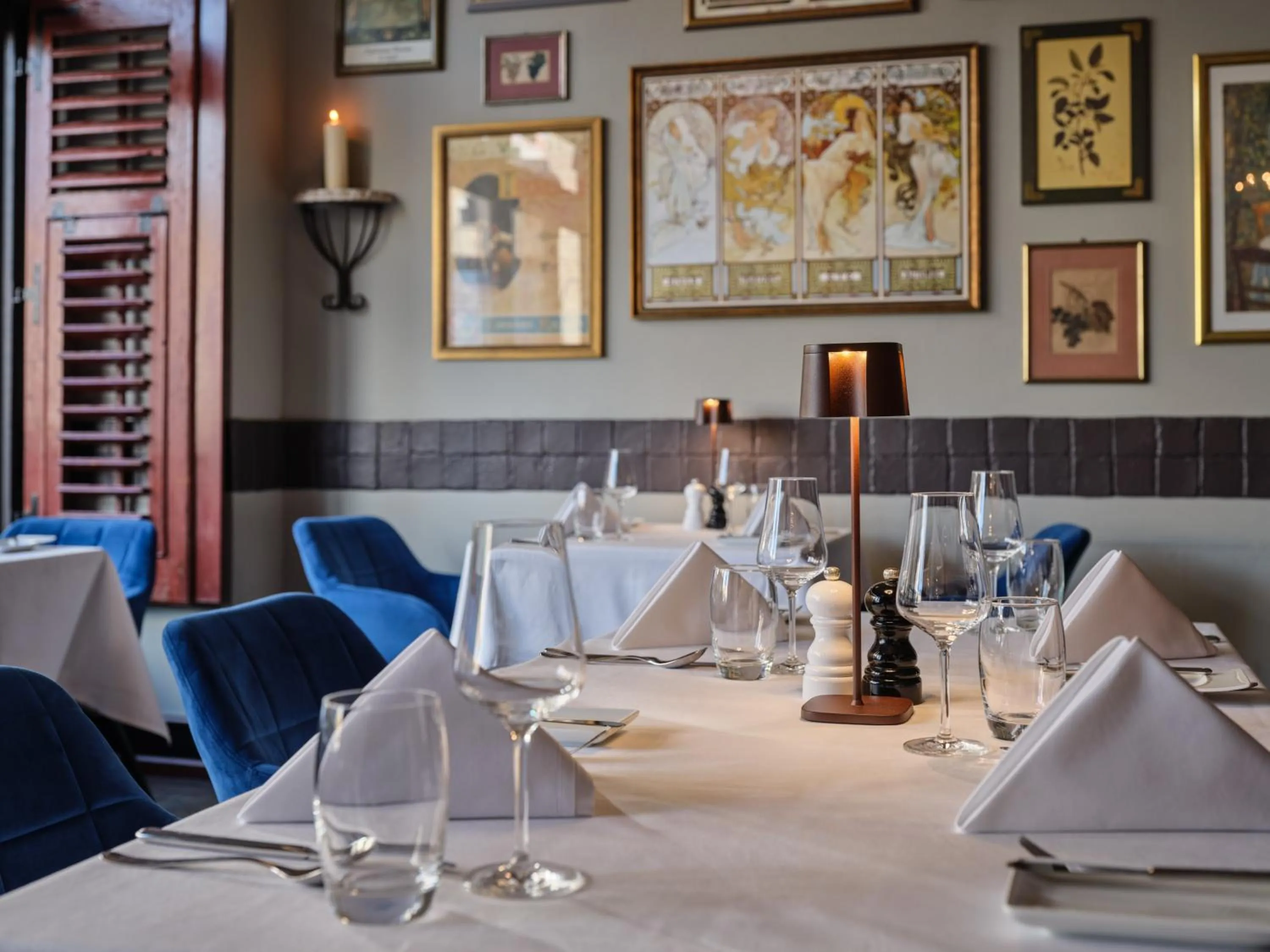 Restaurant/places to eat in Steigenberger Graf Zeppelin