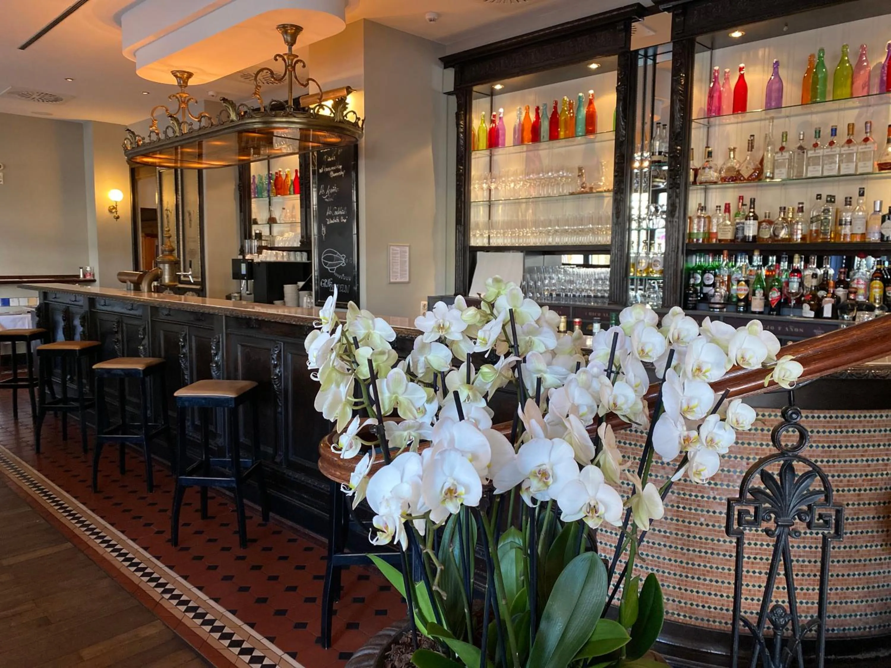 Restaurant/places to eat in Steigenberger Graf Zeppelin