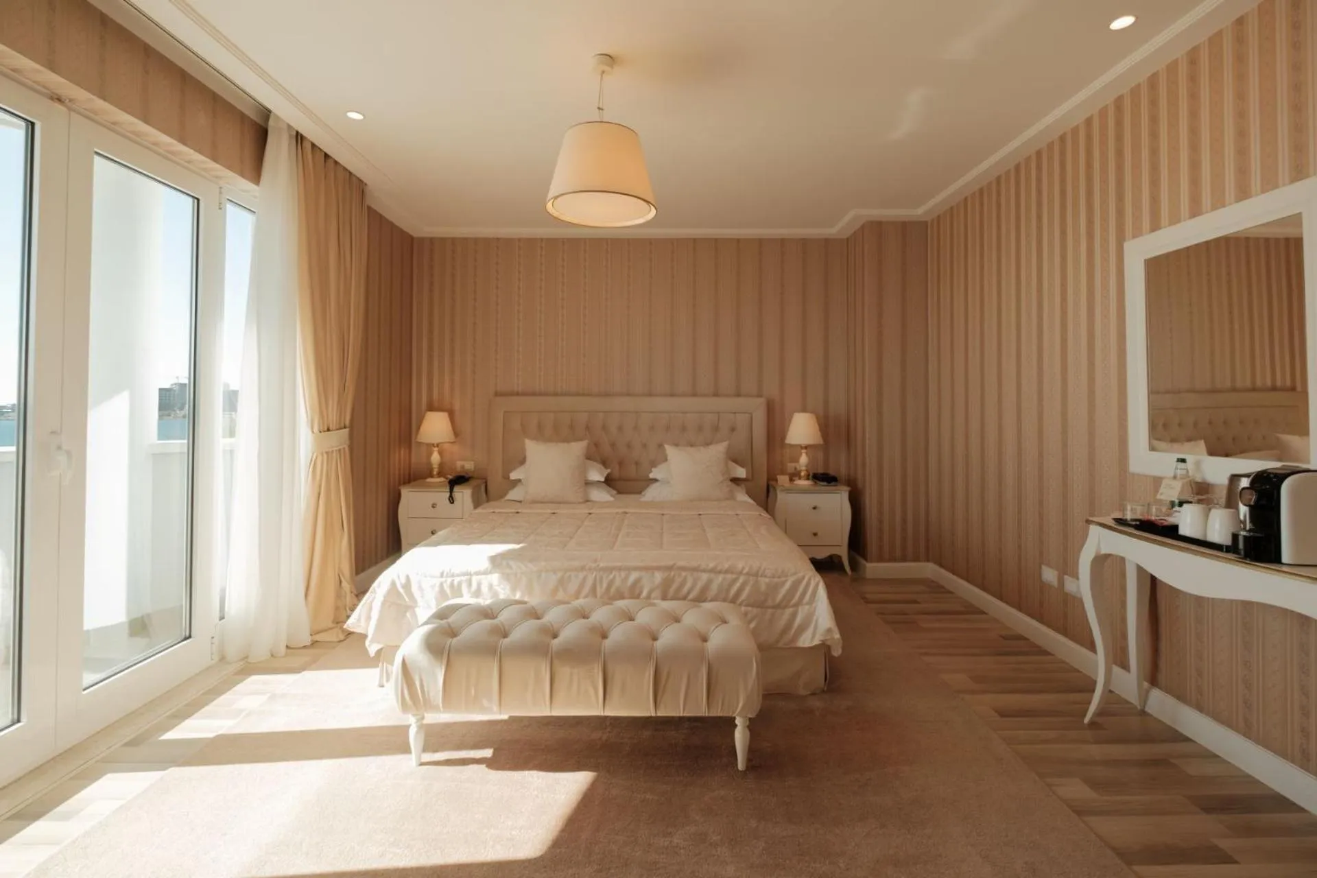 Coffee/tea facilities, Bed in Palace Hotel & SPA