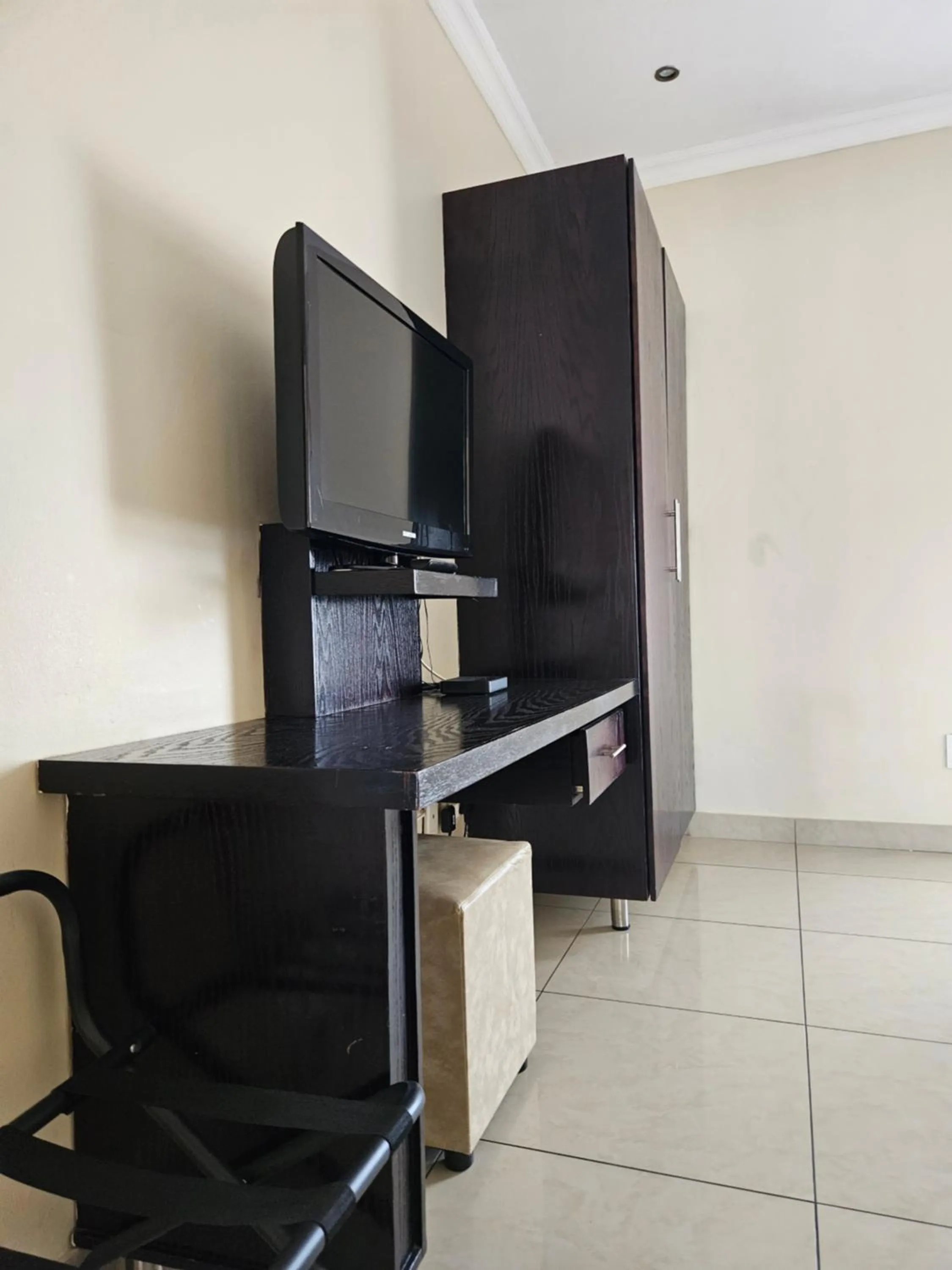 TV and multimedia in Booth Suite Hotel Mafikeng