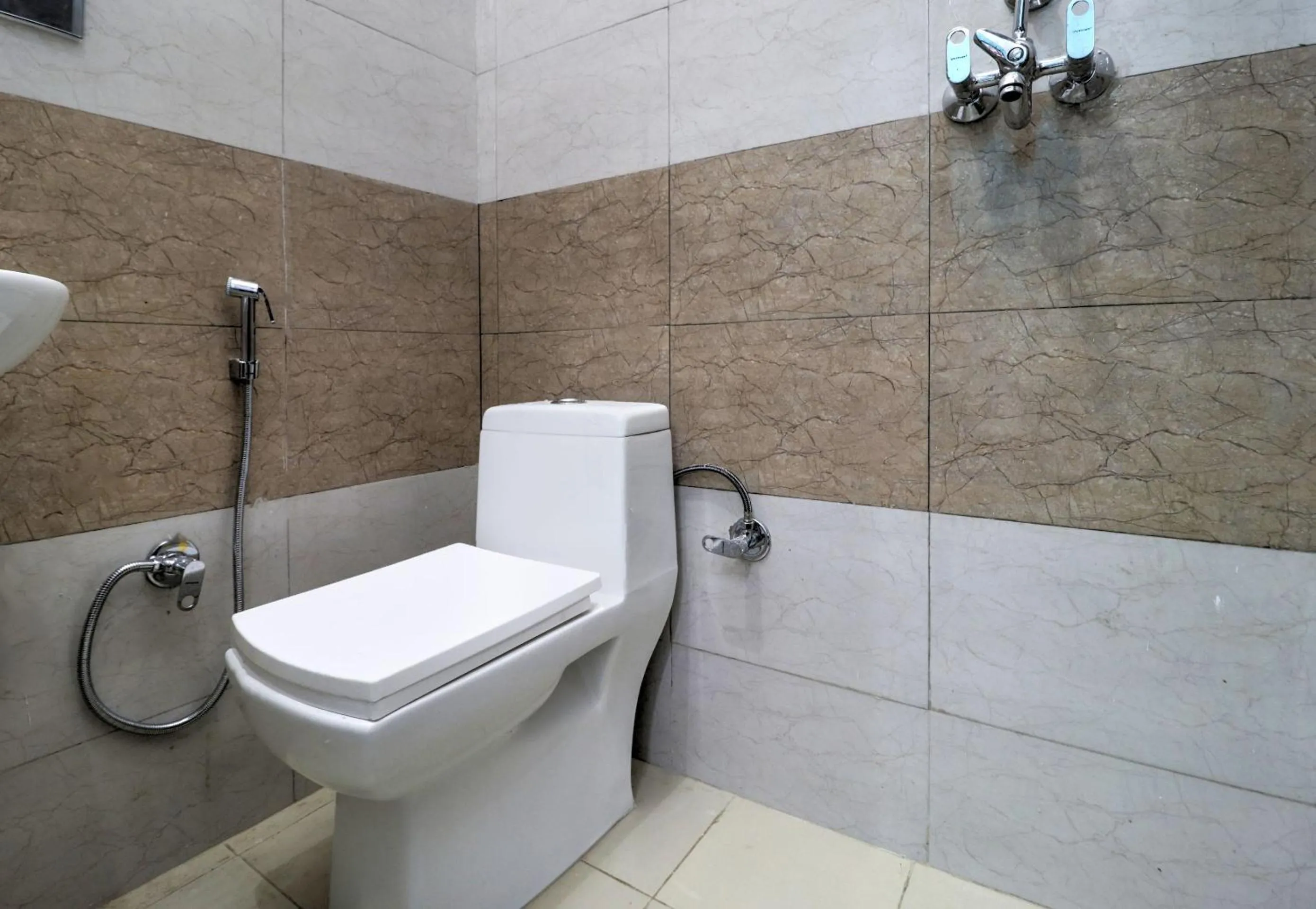 Bathroom in Hotel O White House