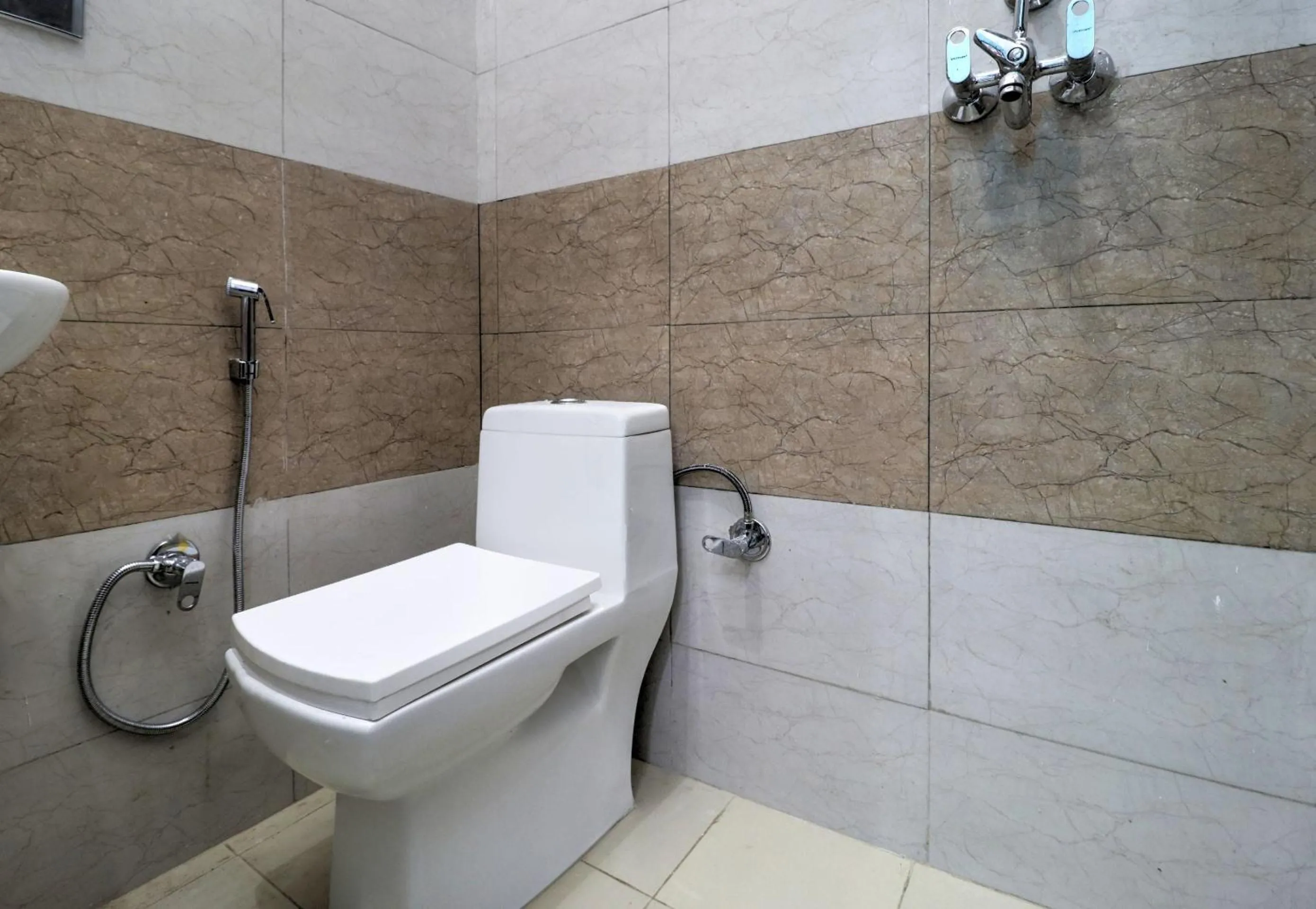 Bathroom in Hotel O White House