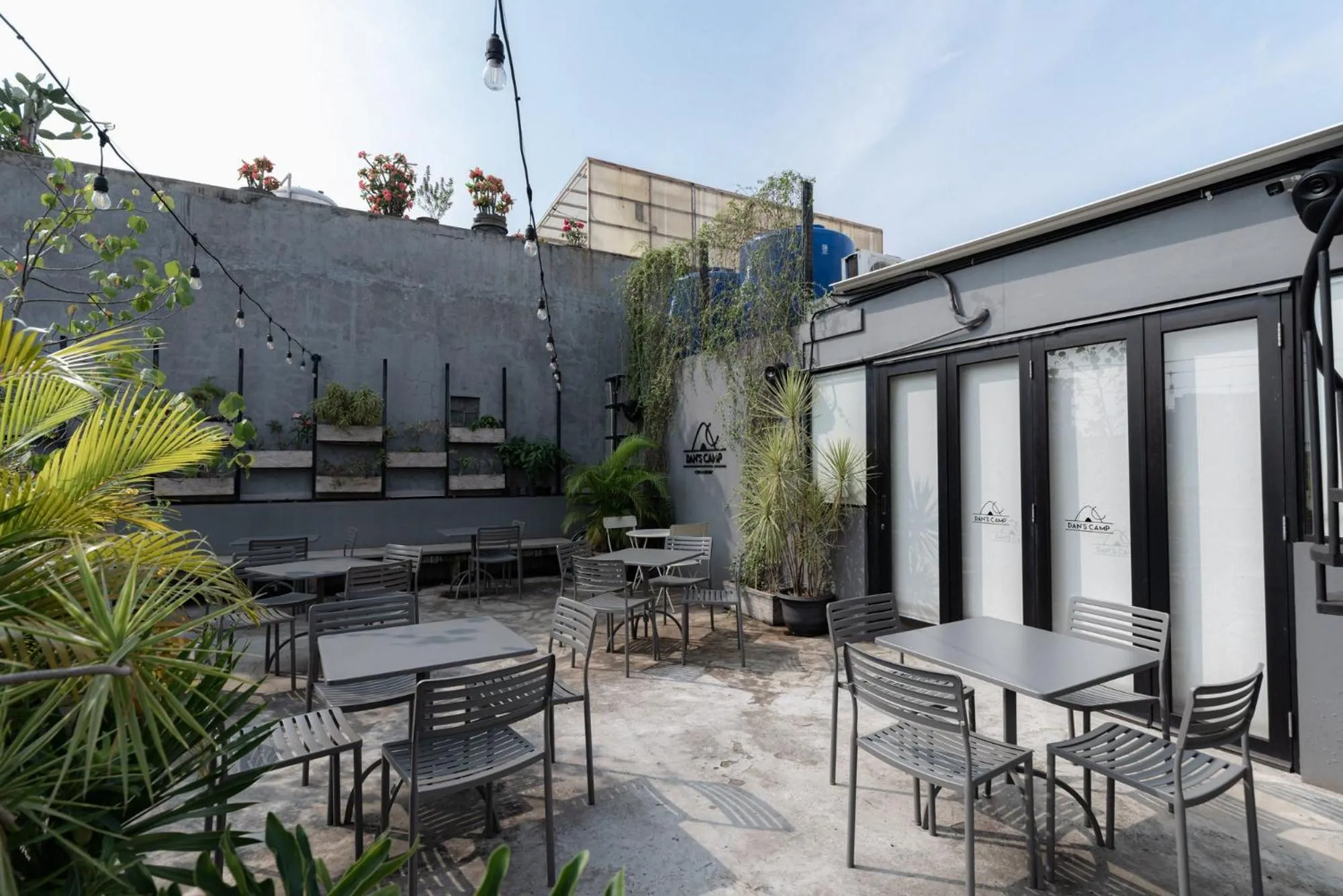 Restaurant/places to eat in RedDoorz near Puri Indah Lippo Mall 2