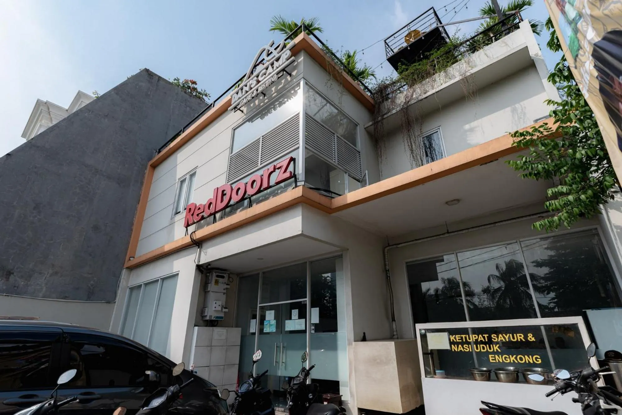 Property building in RedDoorz near Puri Indah Lippo Mall 2