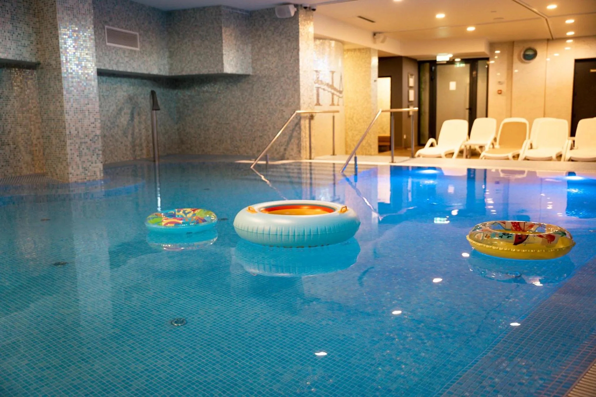 Swimming pool in Hotel Aventus