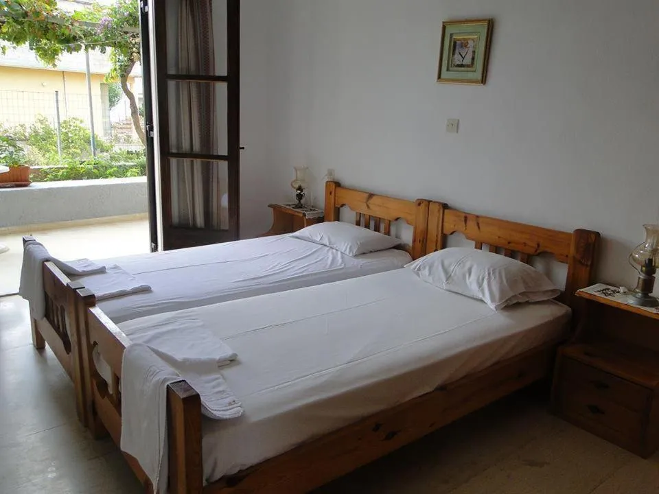 Bed in Paradise Inn