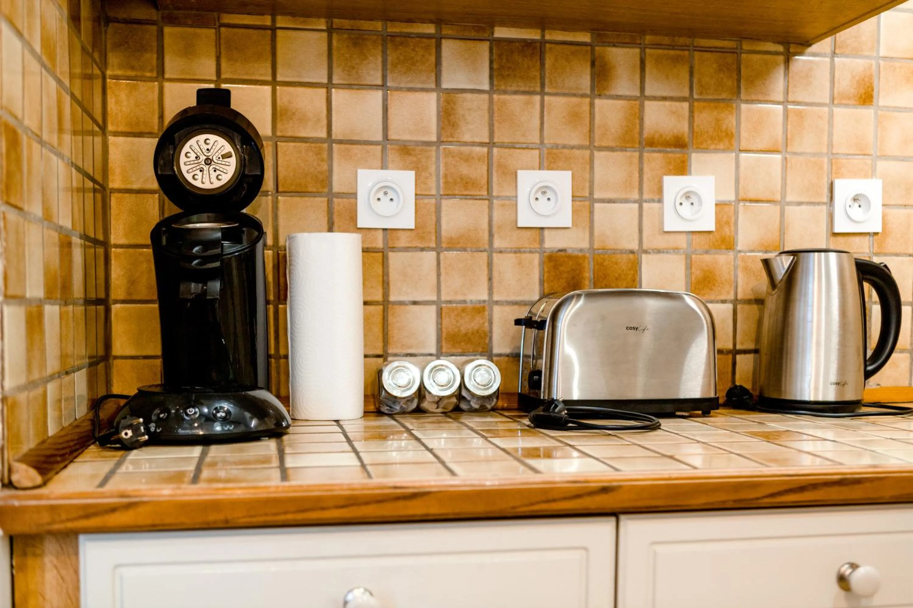 Coffee/tea facilities in Au Bourg Neuf