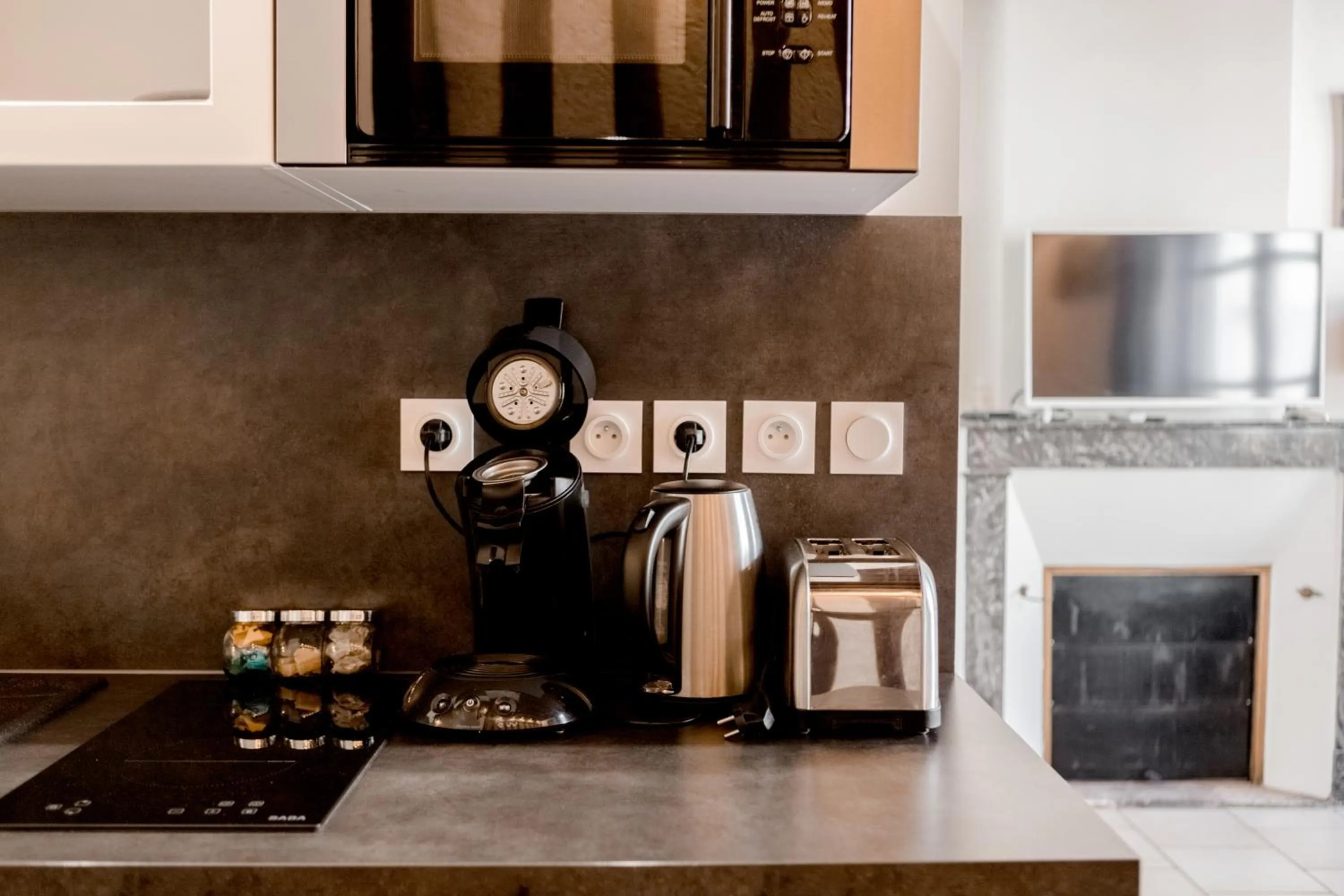 Coffee/tea facilities in Au Bourg Neuf