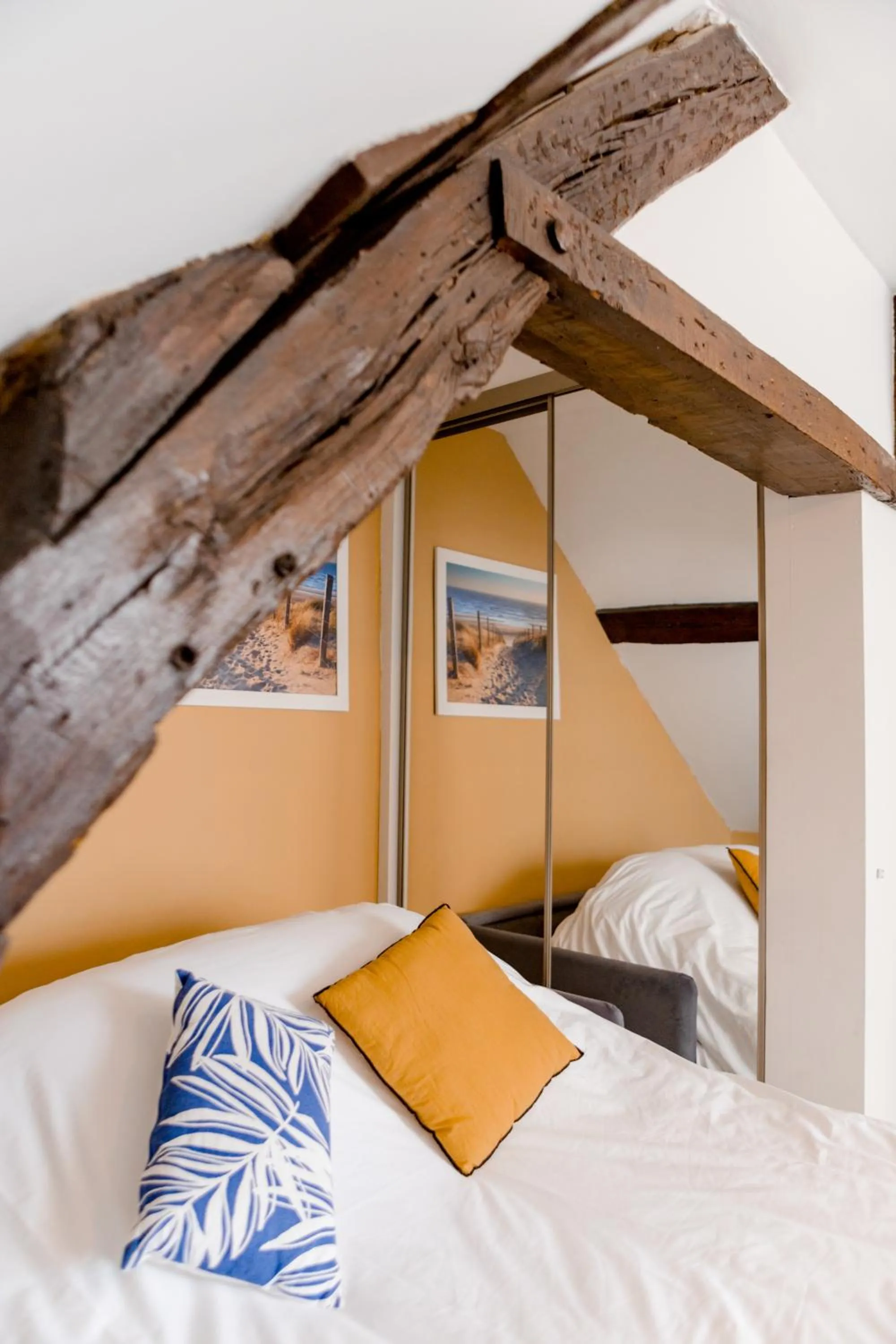 Living room, Bed in Au Bourg Neuf