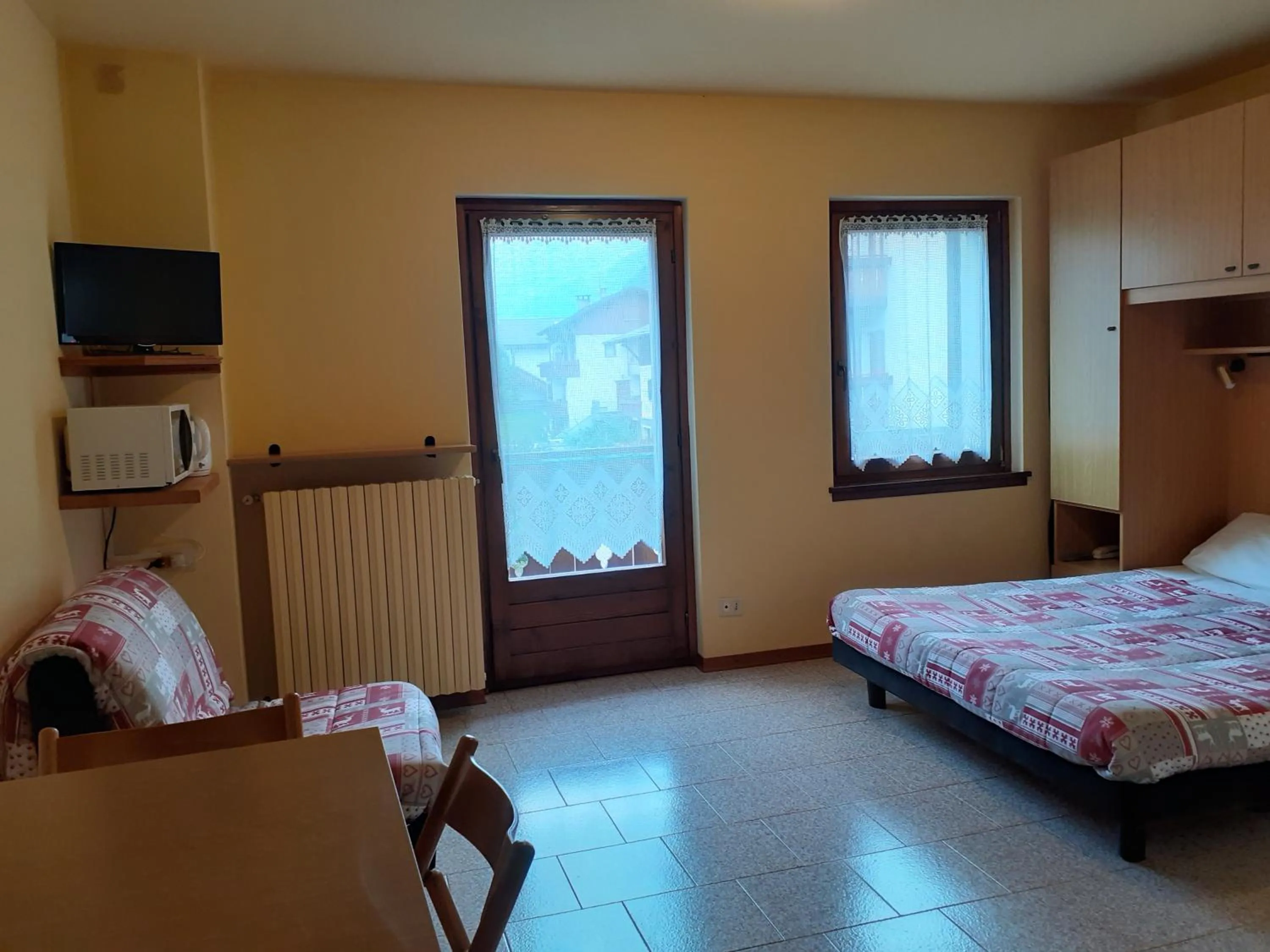 Photo of the whole room, Bed in Residence Iris BeB