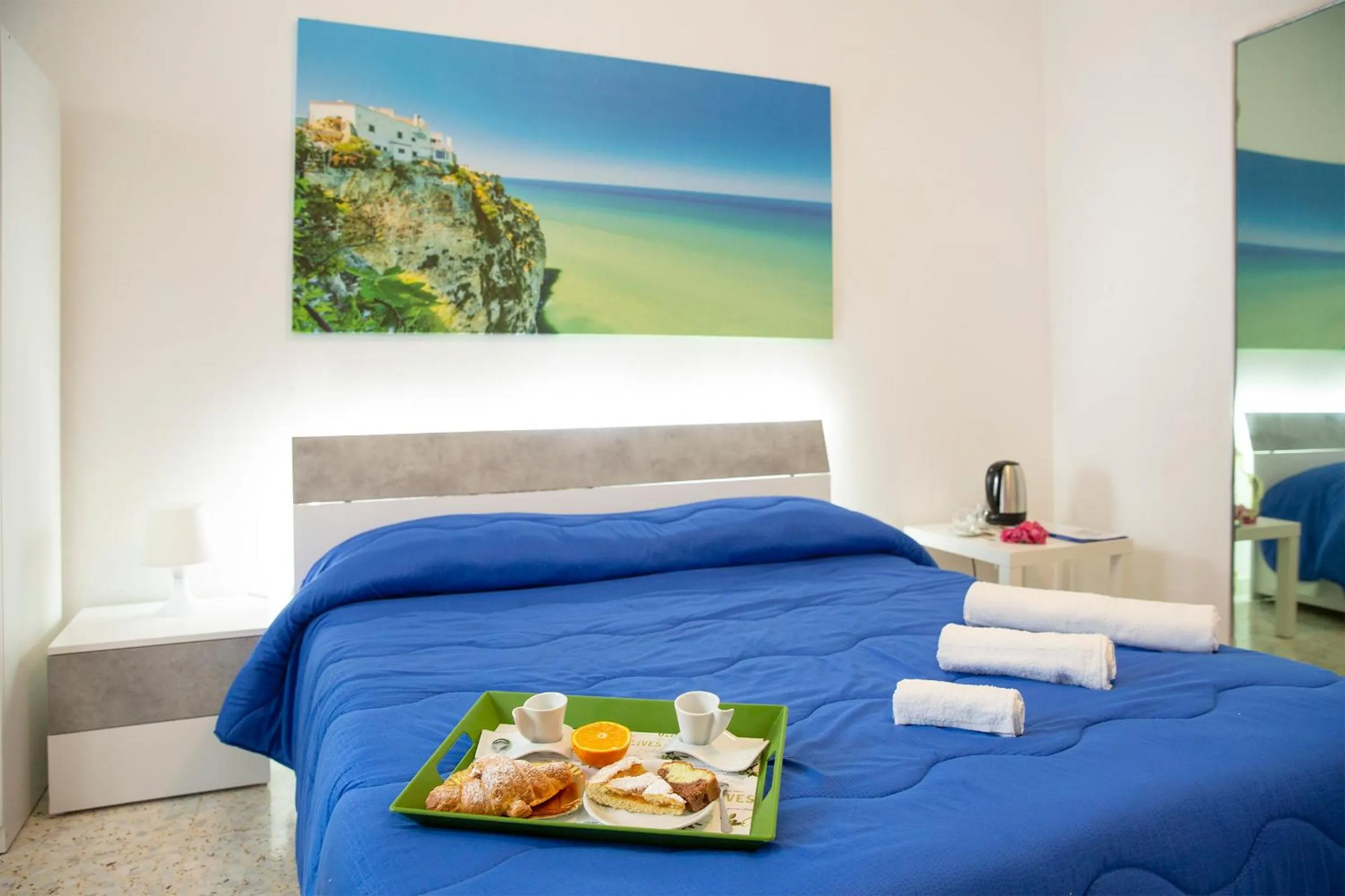 Bed in Anna e Augusto B&B --Embrace the world--4-minute walk from the Old Town丨Authentic local experience丨English-speaking staff and Wi-Fi - free shuttle to the station