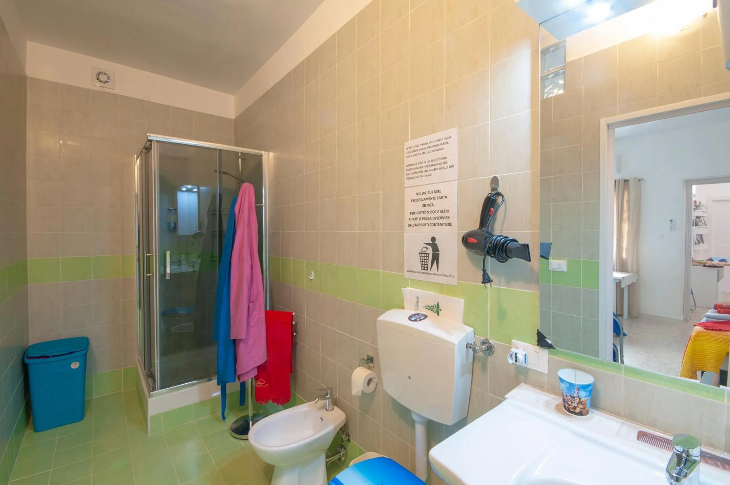 Bathroom in Anna e Augusto B&B --Embrace the world--4-minute walk from the Old Town丨Authentic local experience丨English-speaking staff and Wi-Fi - free shuttle to the station