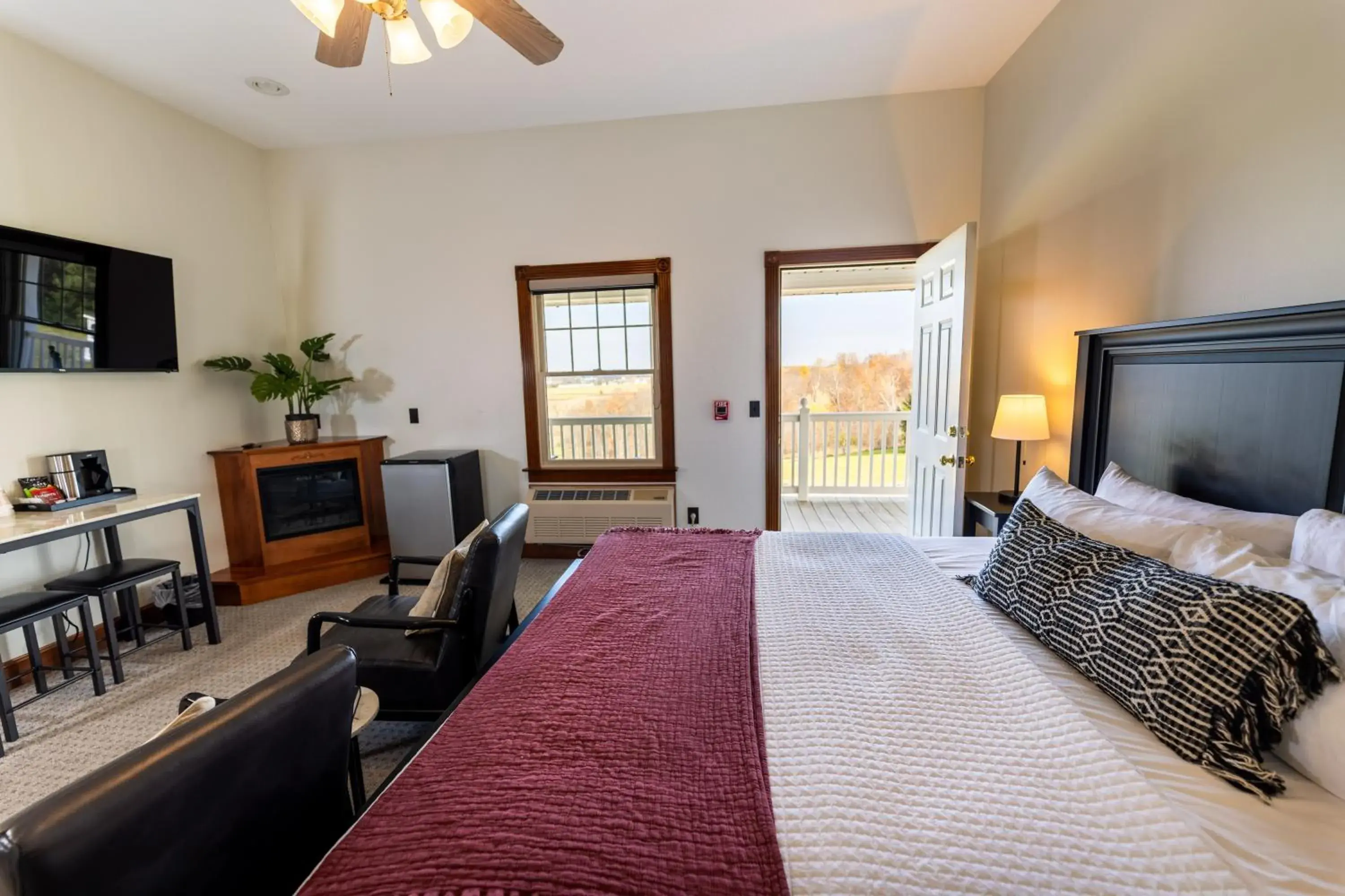 King Room with Spa Bath in Hillside Villa Ohio King Room with Spa Bath in Hillside Villa Ohio