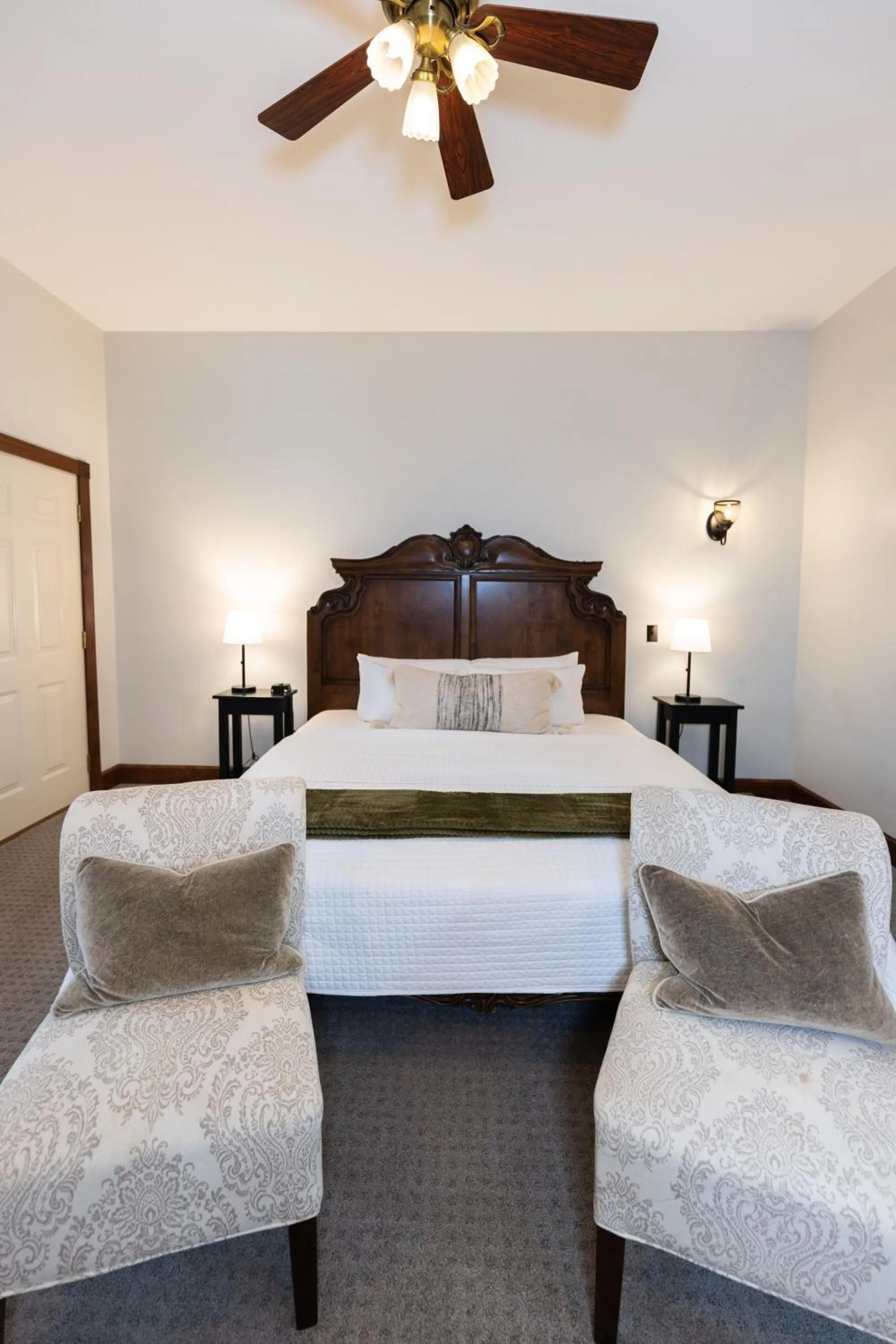 Bed in Hillside Villa Ohio