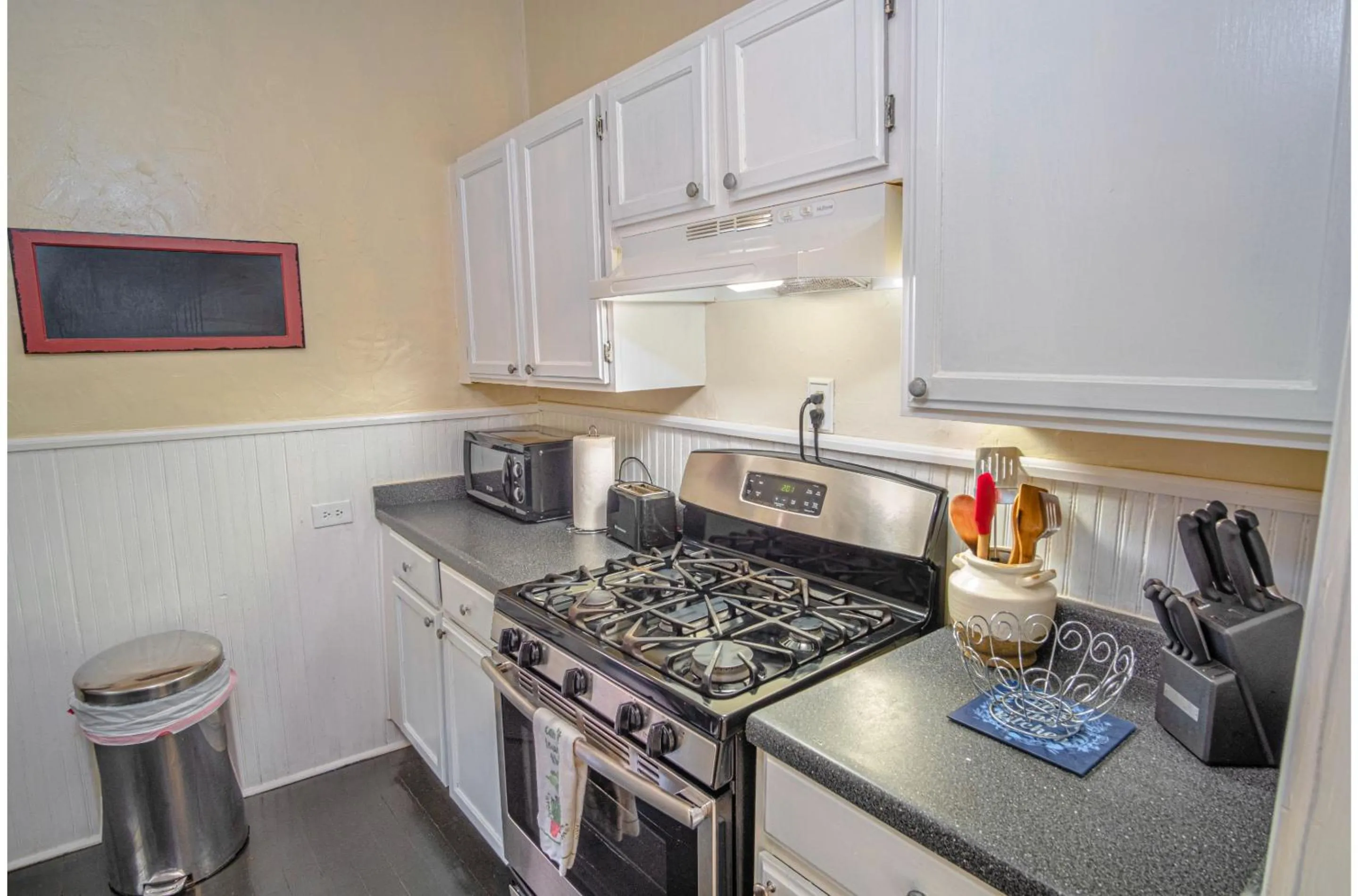 Kitchen or kitchenette in Brand New Listing! Cozy Historic House 5min*DT