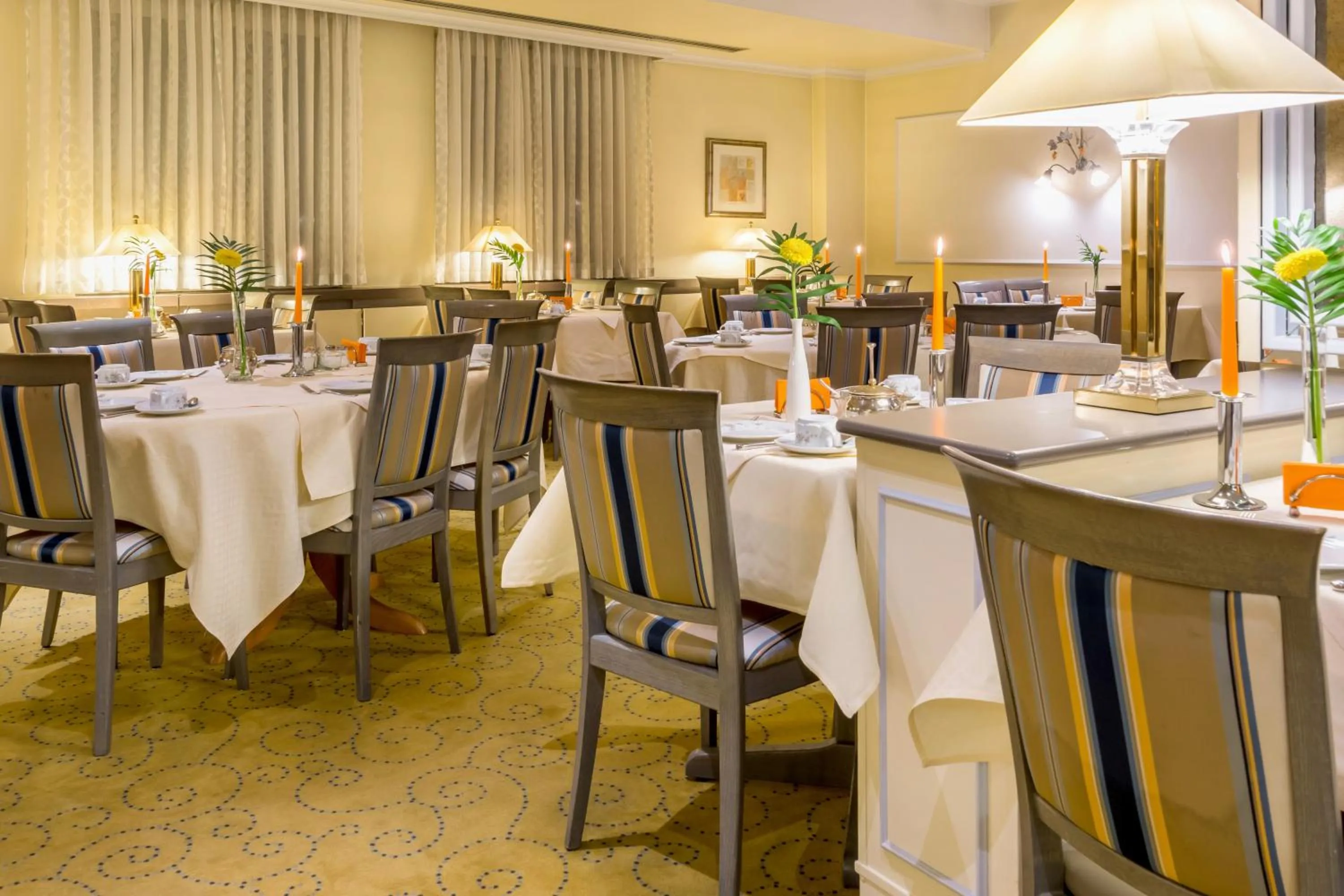 Restaurant/places to eat in Central Hotel