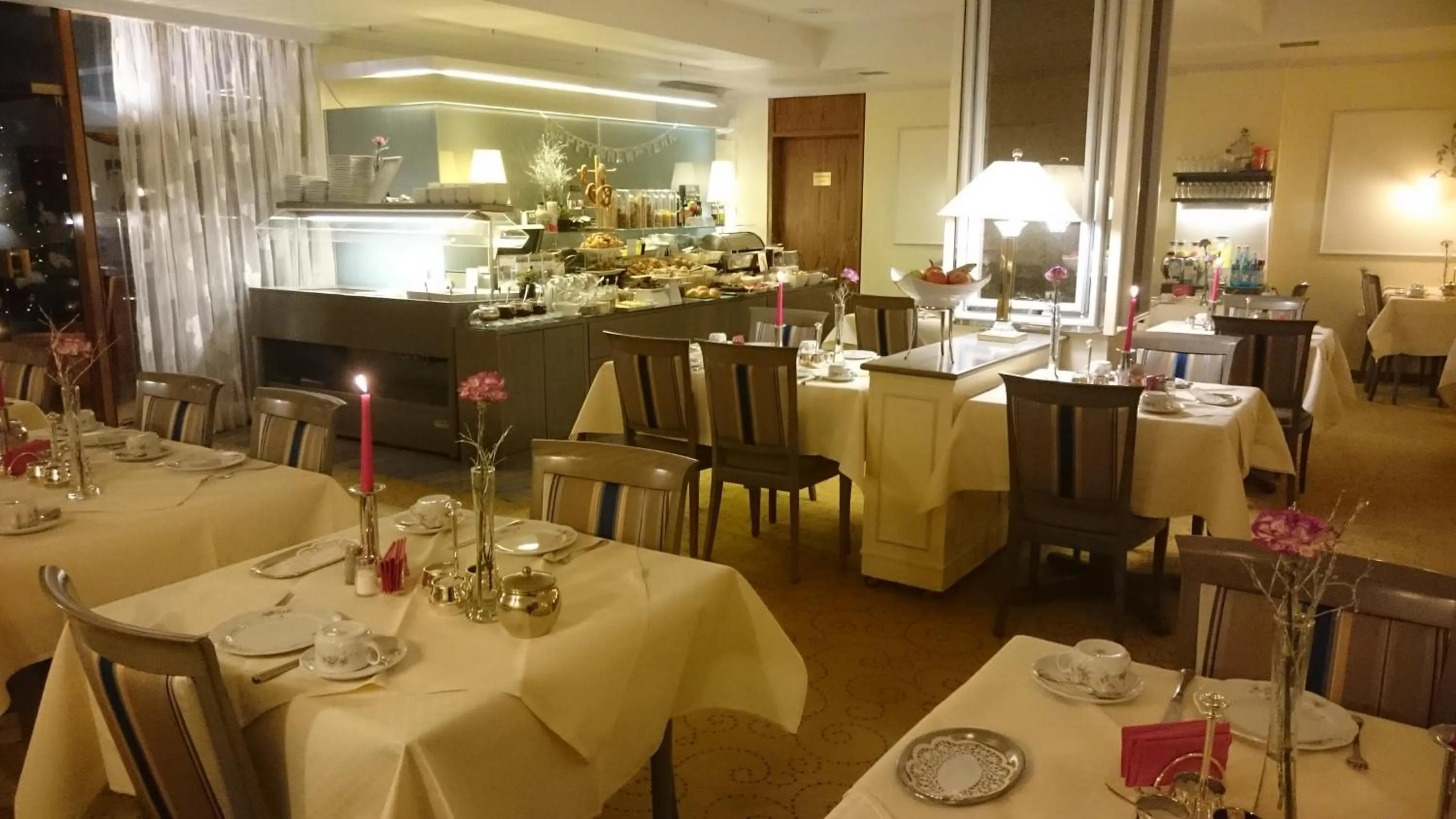 Restaurant/places to eat in Central Hotel