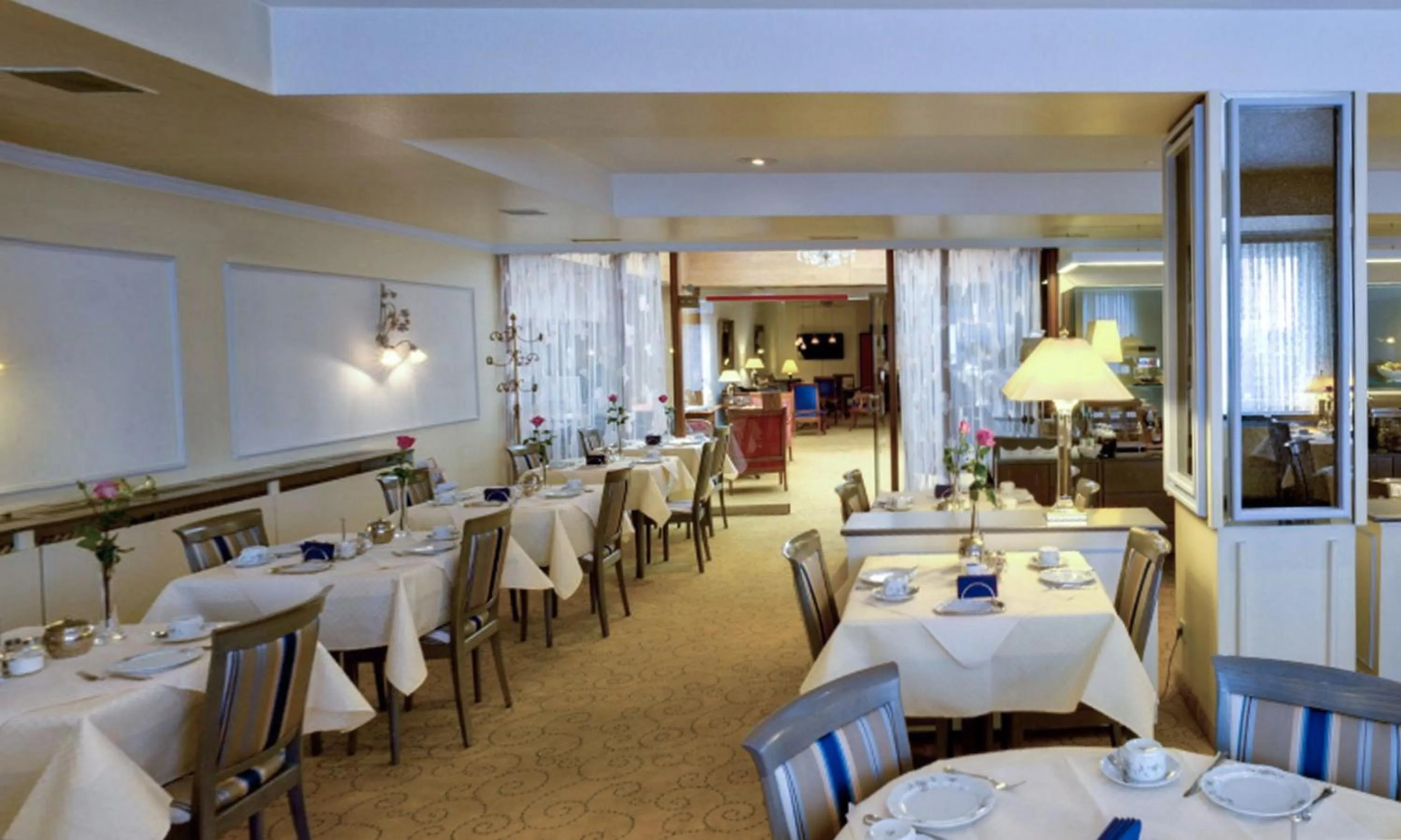 Restaurant/places to eat in Central Hotel