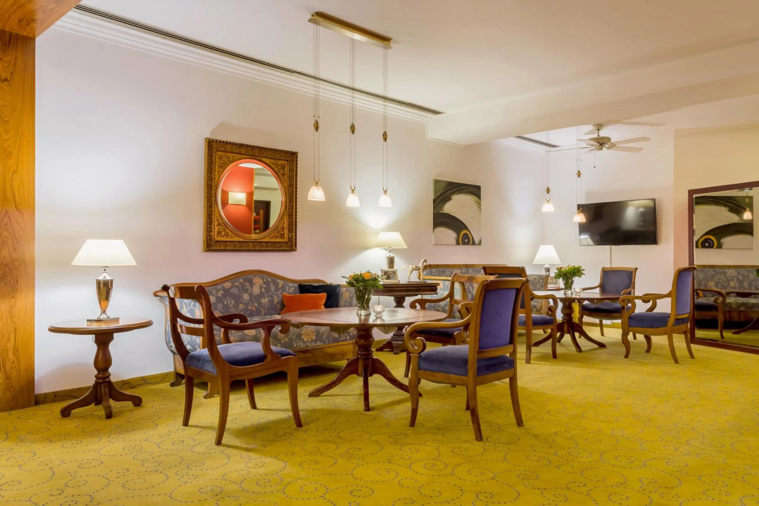 Communal lounge/ TV room in Central Hotel