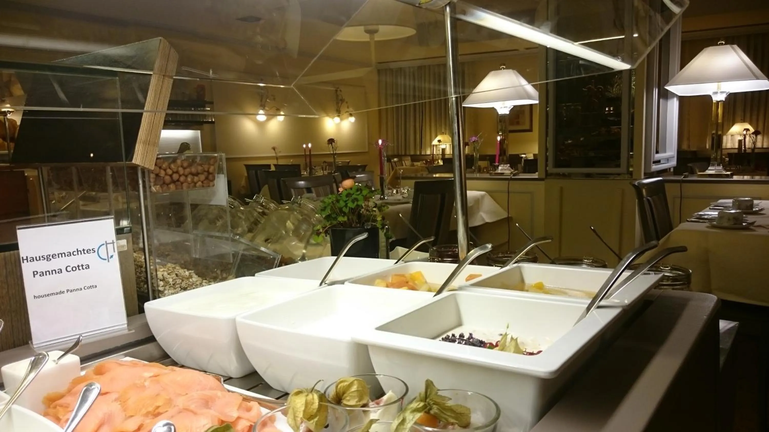 Restaurant/places to eat in Central Hotel