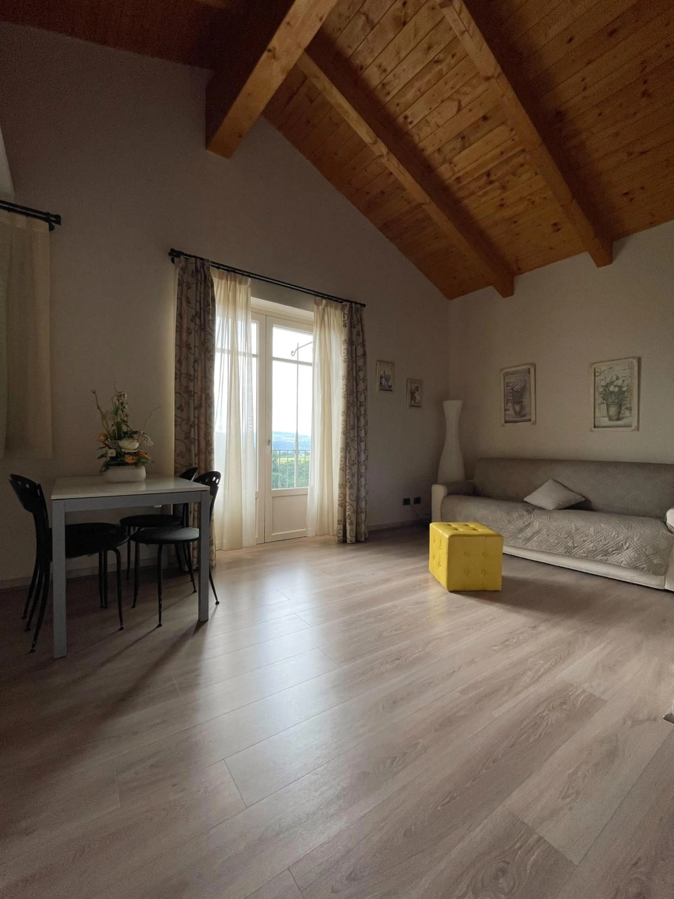 Seating area, Bed in La Rocca