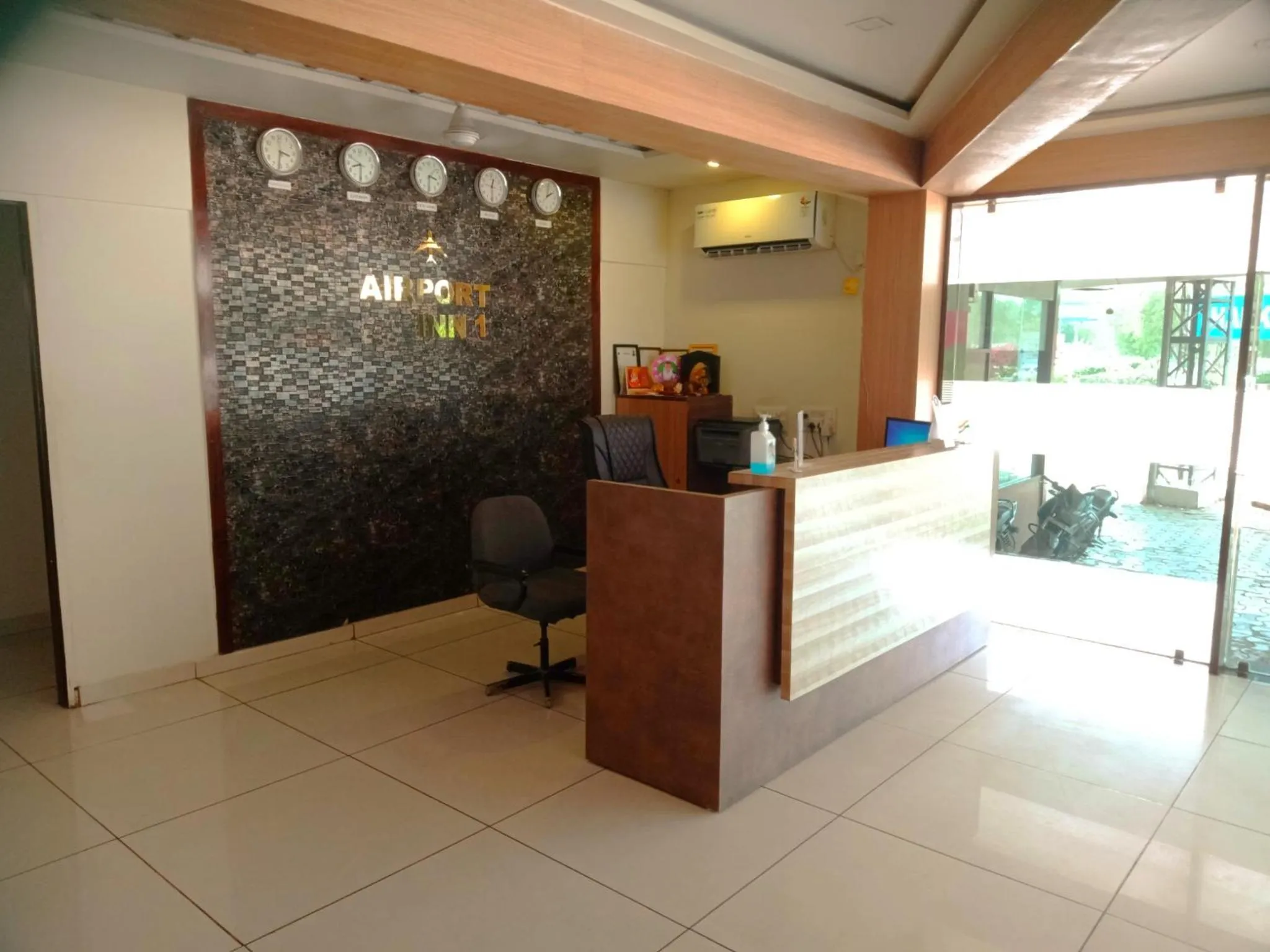 Lobby or reception in HOTEL AIRPORT INN ONE