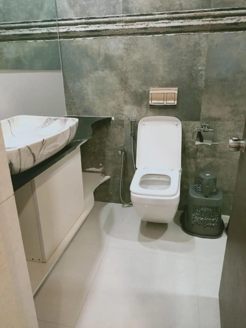 Bathroom in HOTEL AIRPORT INN ONE