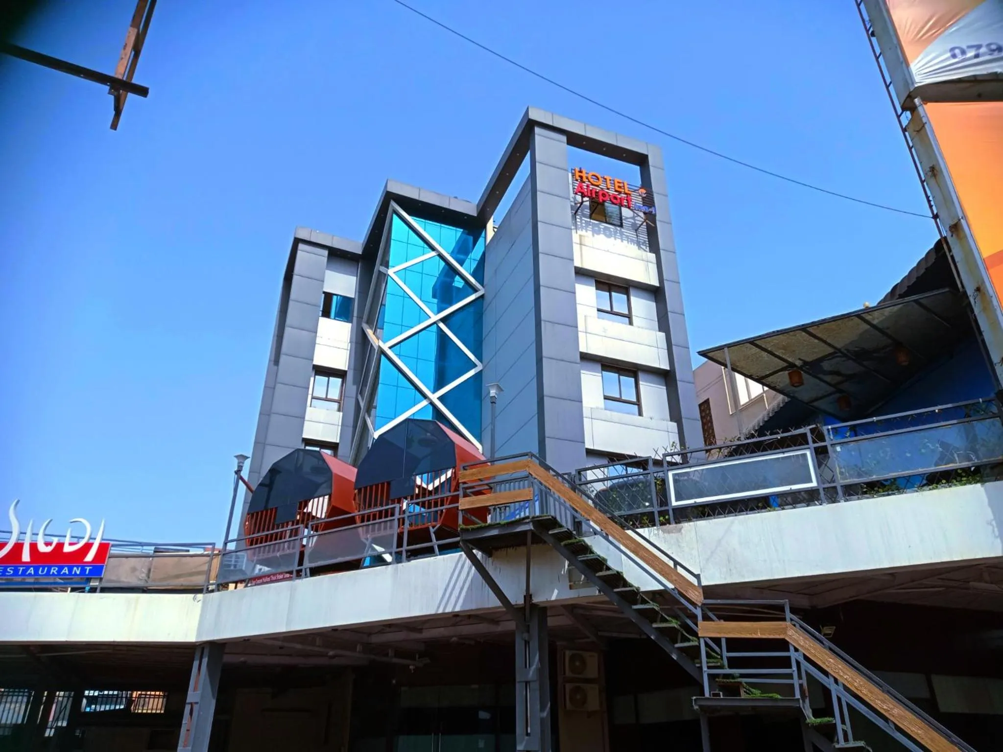 Property building in HOTEL AIRPORT INN ONE